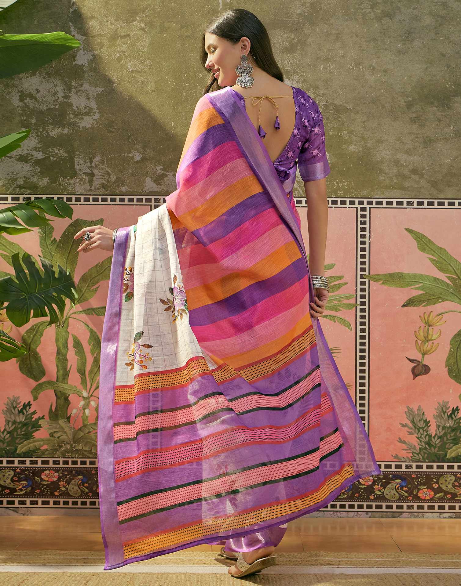 White Linen Floral Printed Saree - Image 7