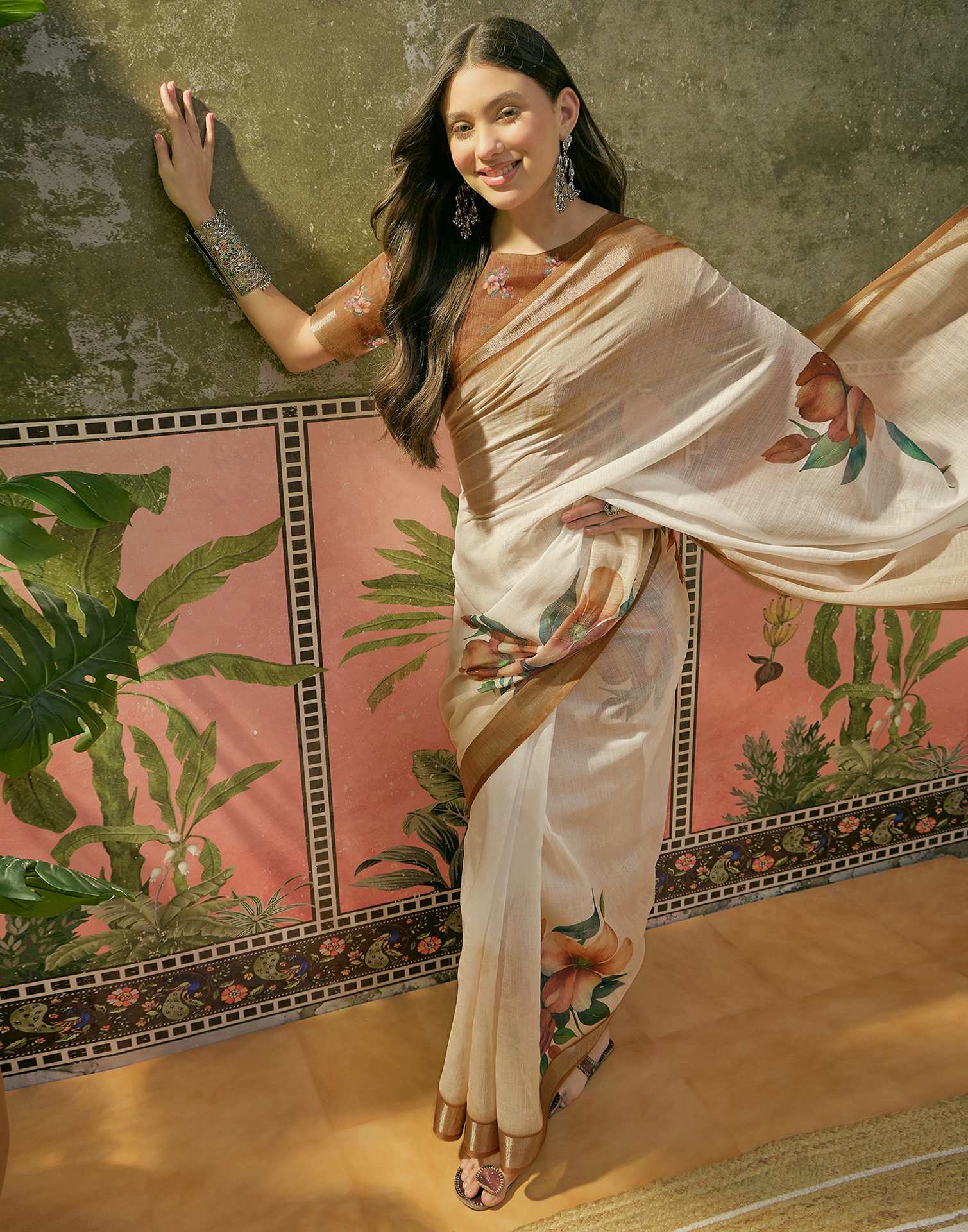 White Linen Floral Printed Saree - Image 5
