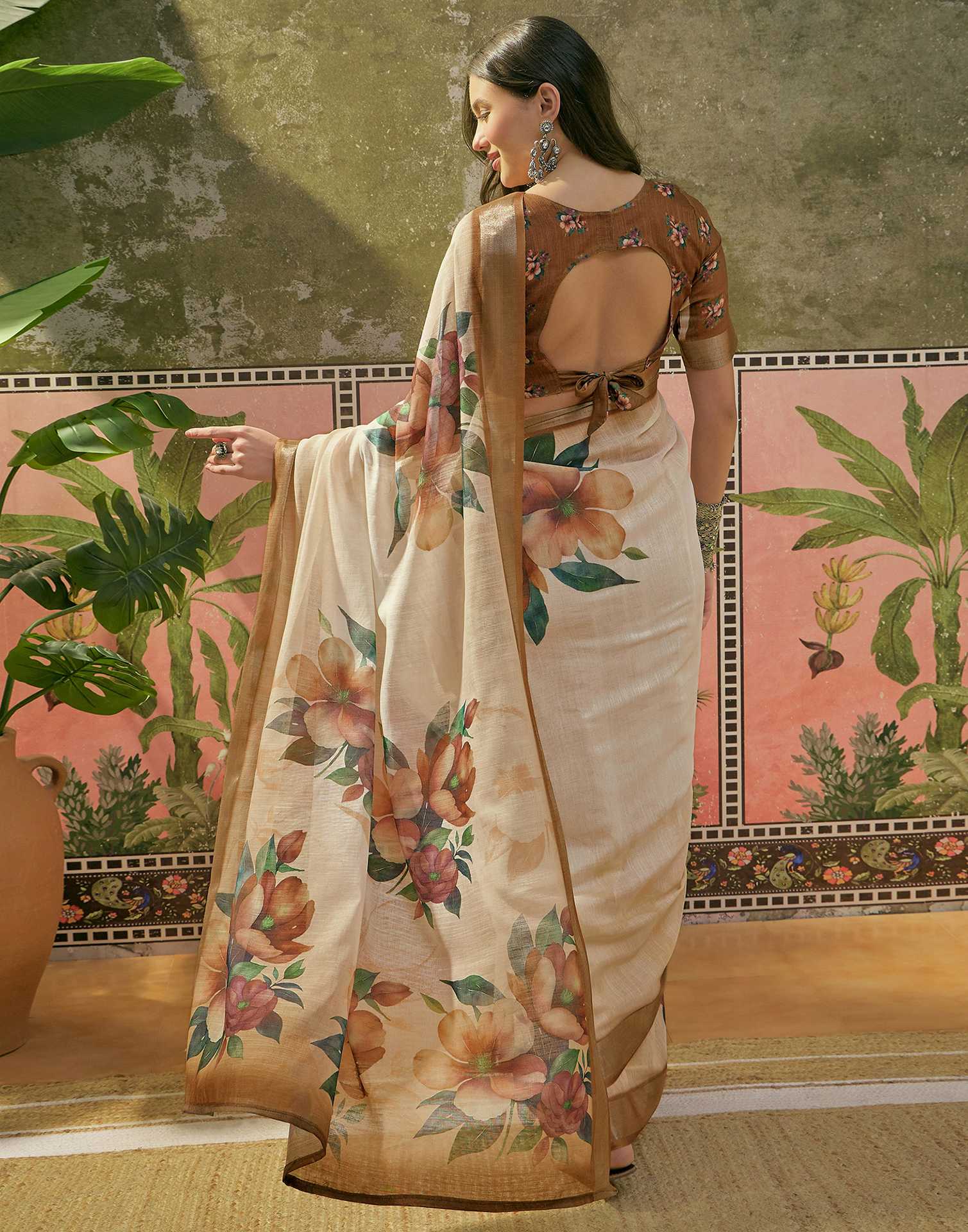 White Linen Floral Printed Saree - Image 6