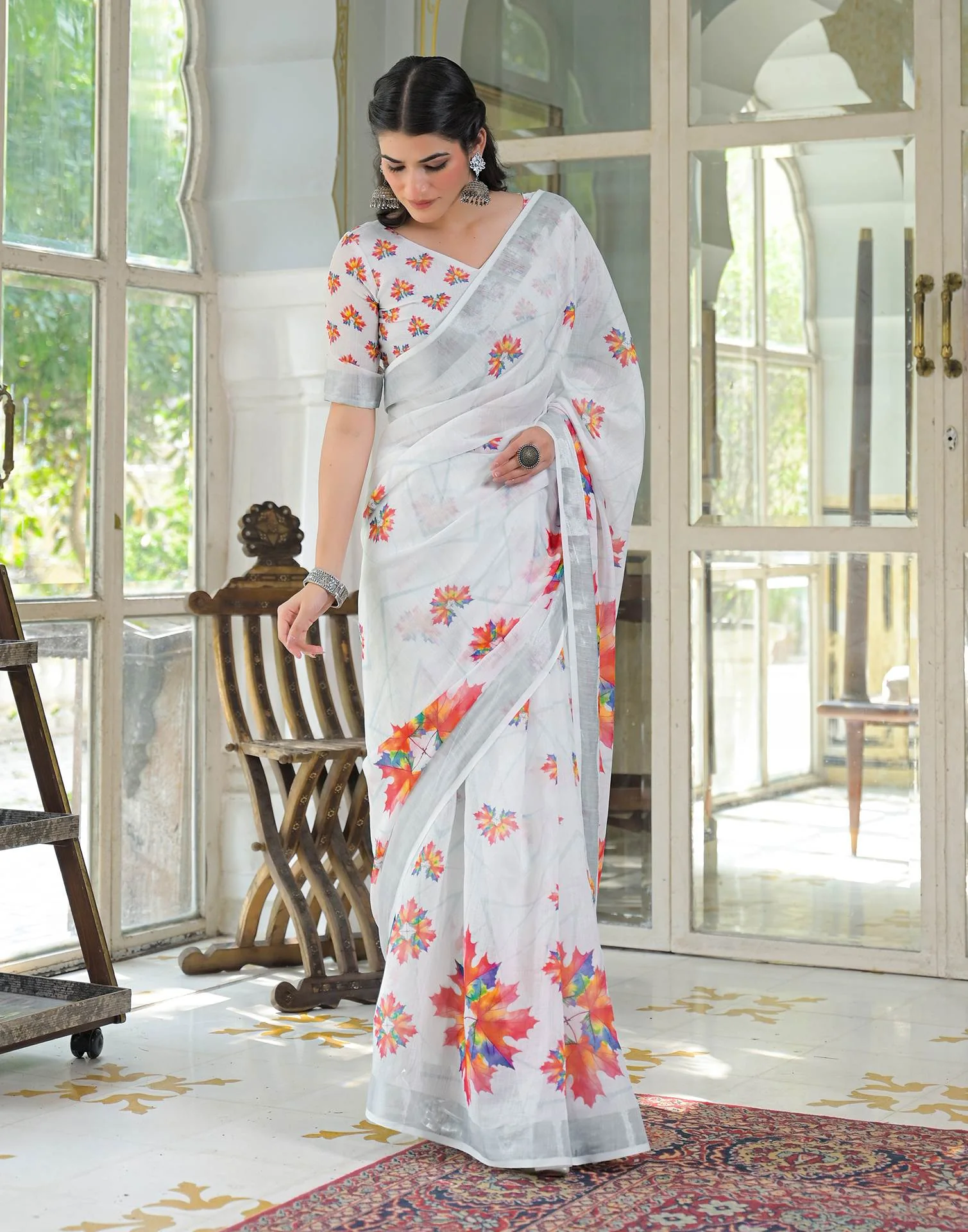 White Linen Floral Printed Saree - Image 5