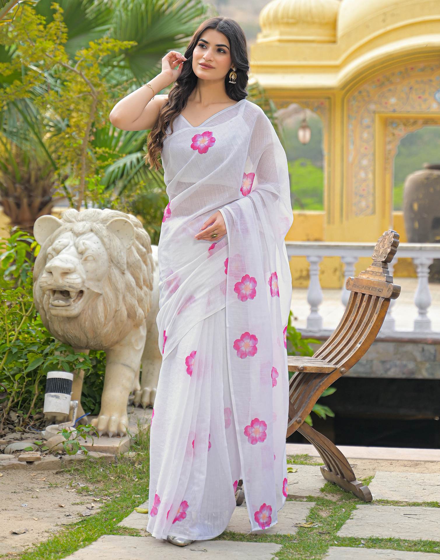 White Linen Floral Printed Saree - Image 5