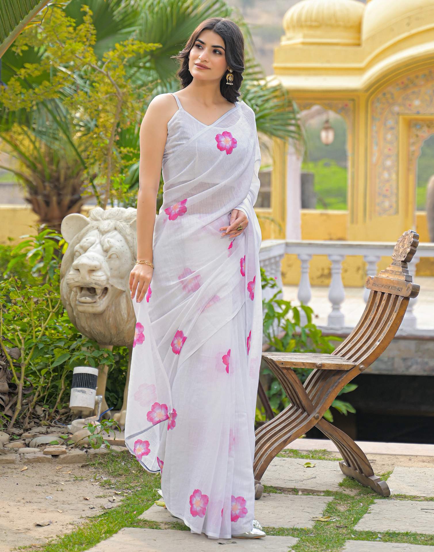 White Linen Floral Printed Saree - Image 6