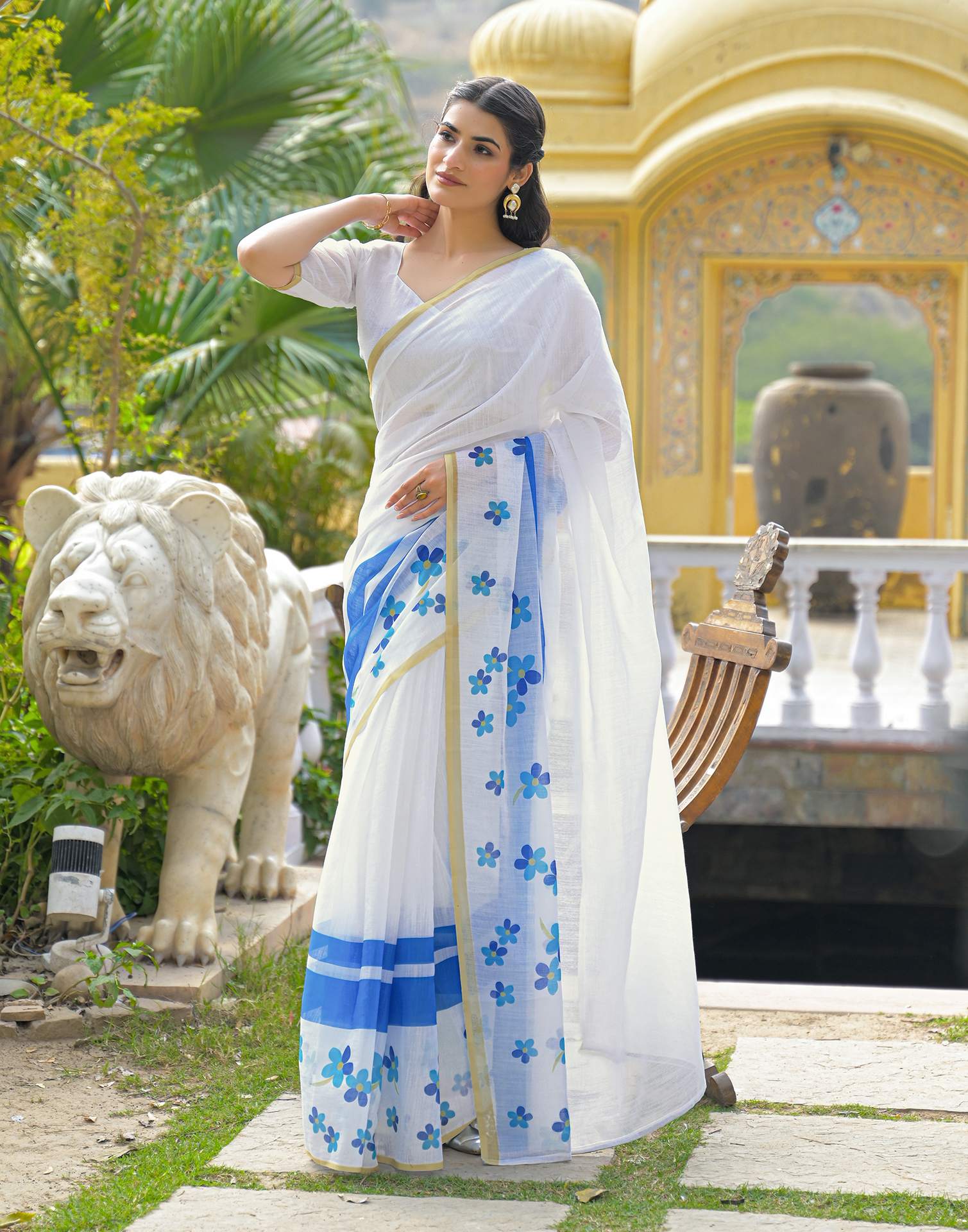White Linen Floral Printed Saree - Image 5