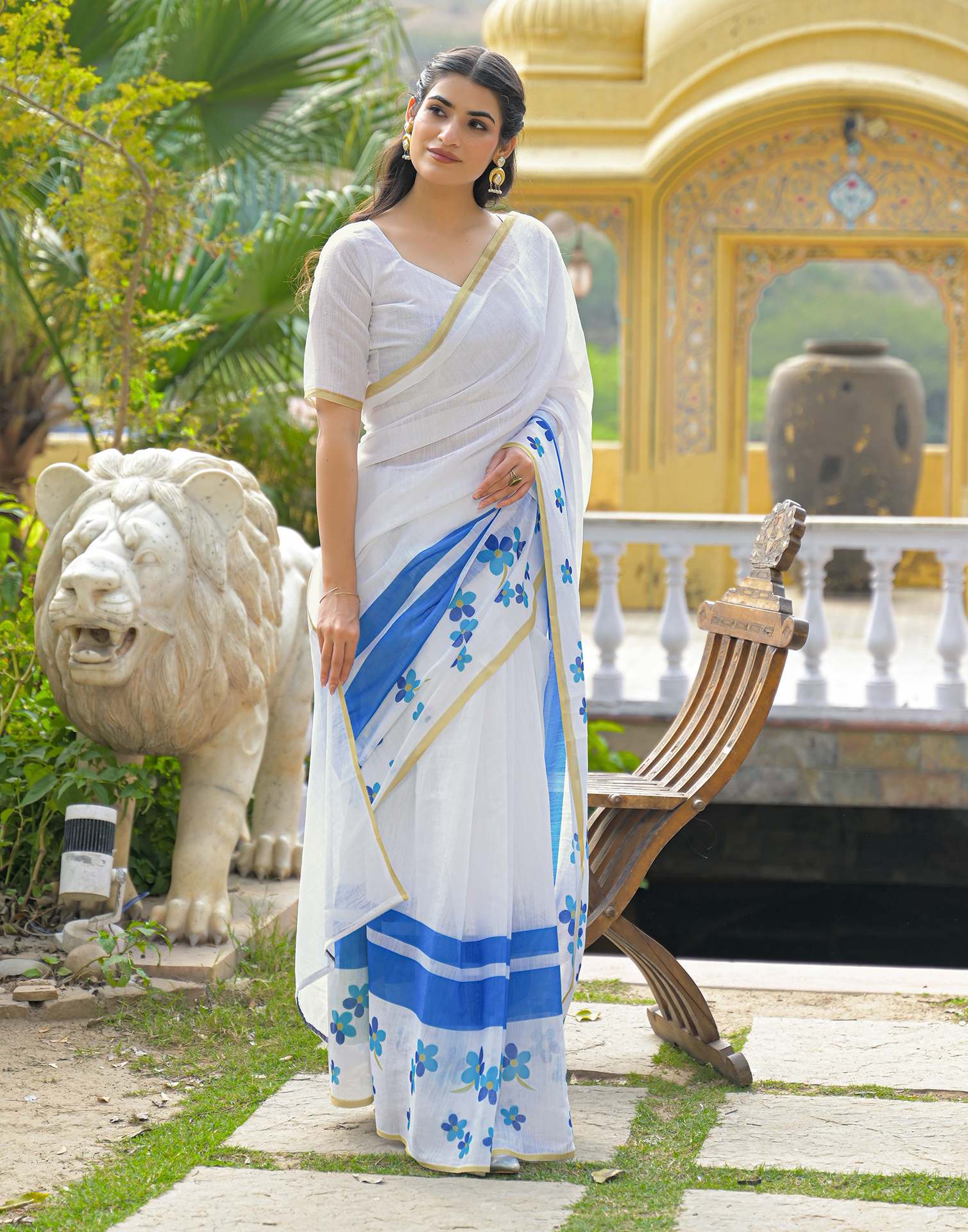 White Linen Floral Printed Saree - Image 6