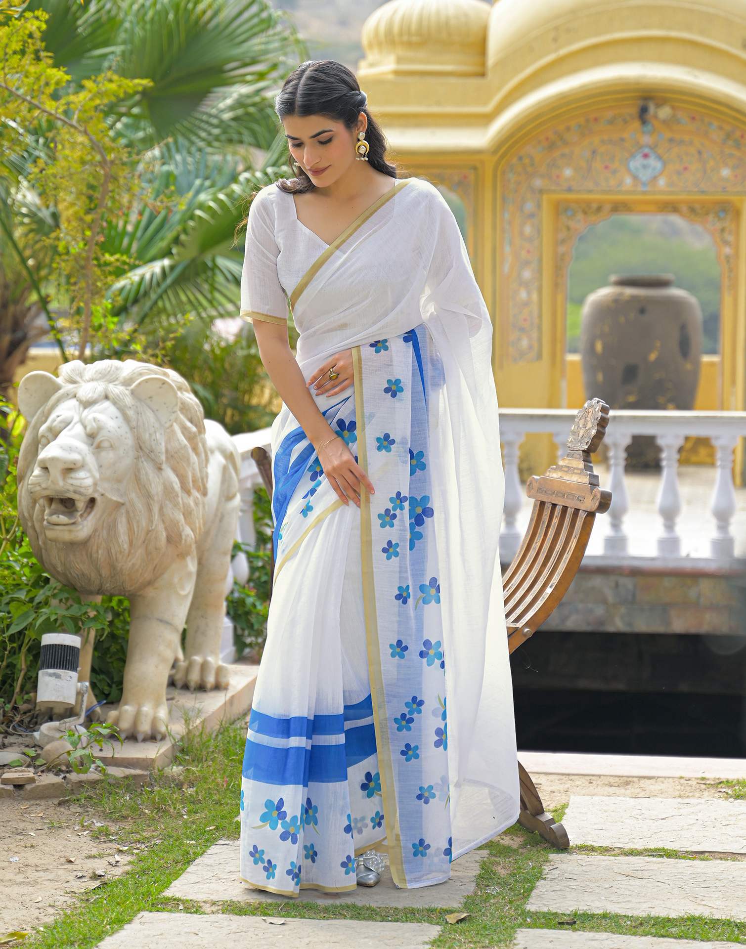 White Linen Floral Printed Saree - Image 8