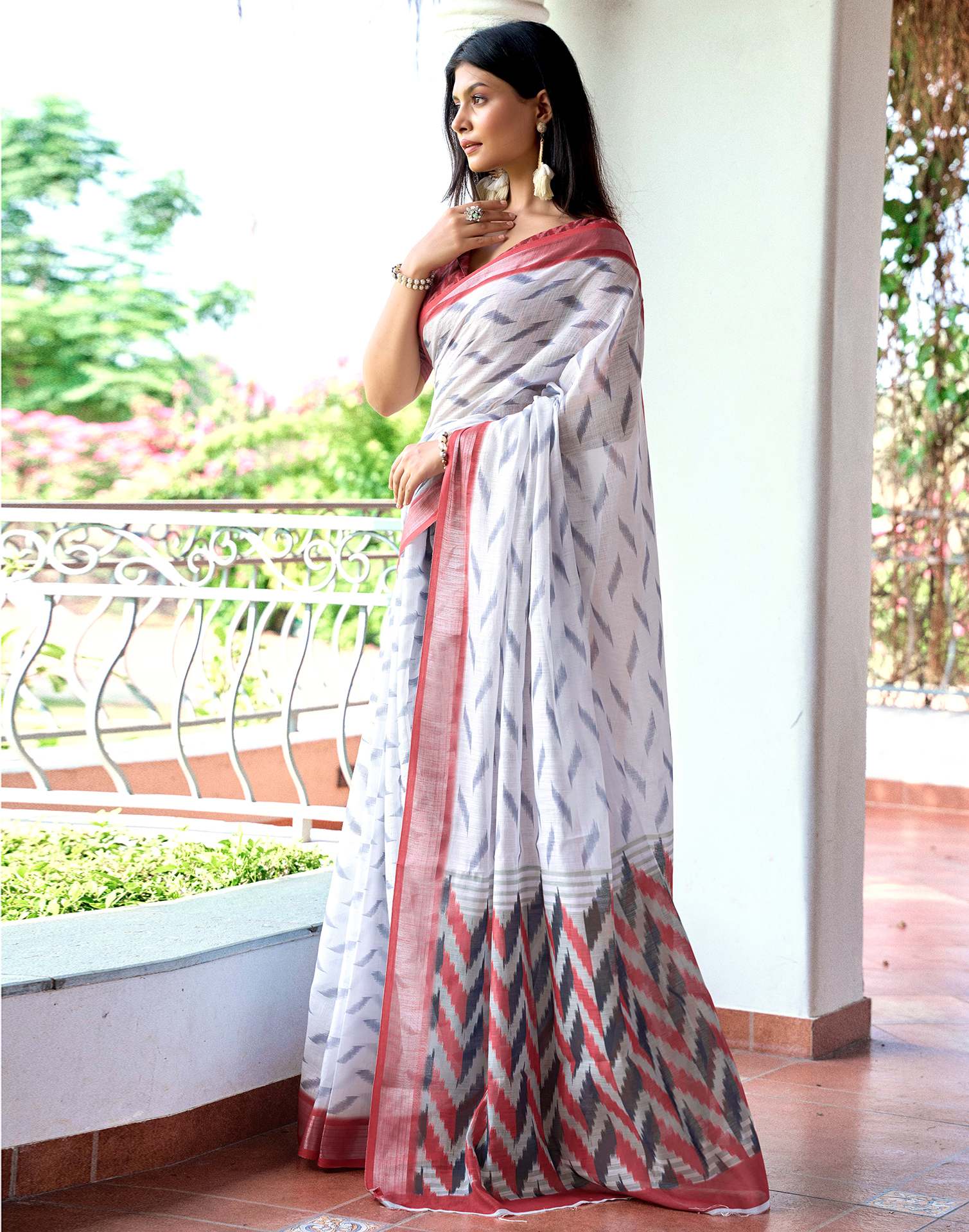 White Linen Ikkat Printed Saree - Image 7