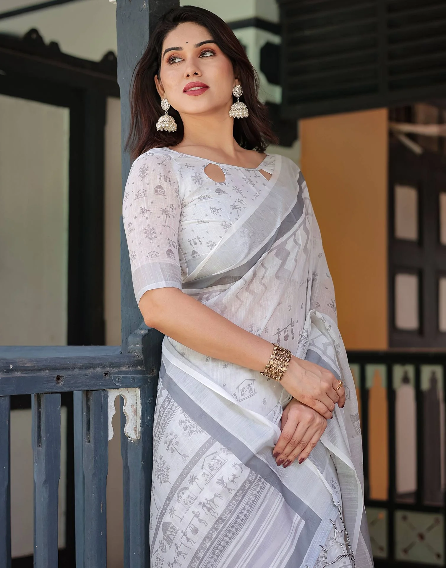 White Linen Printed Saree - Image 2