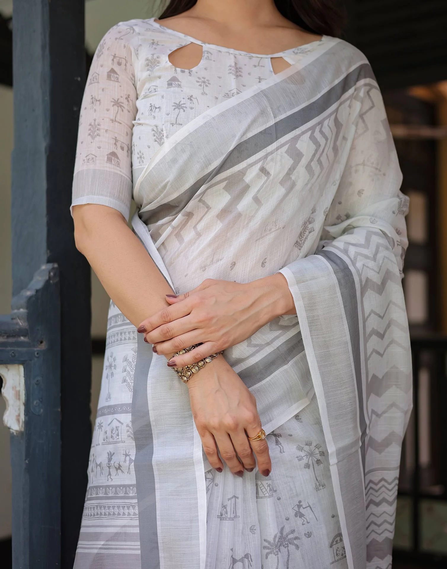 White Linen Printed Saree - Image 5