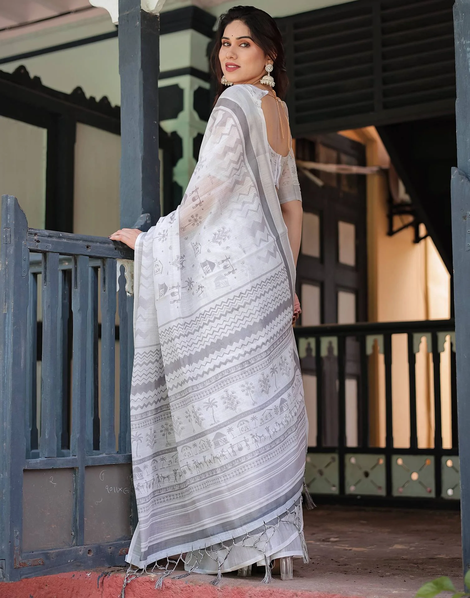White Linen Printed Saree - Image 7