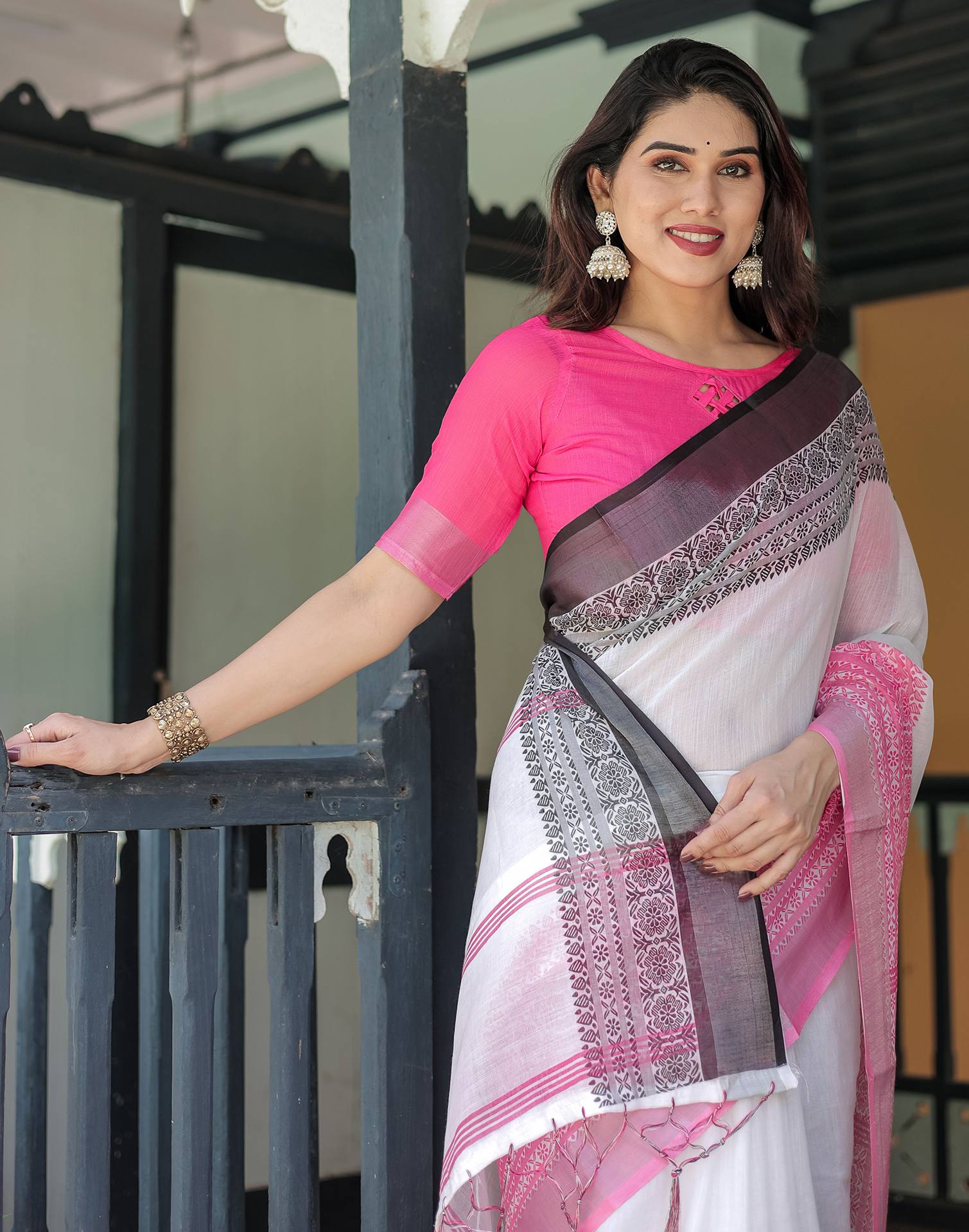 White Linen Printed Saree - Image 2