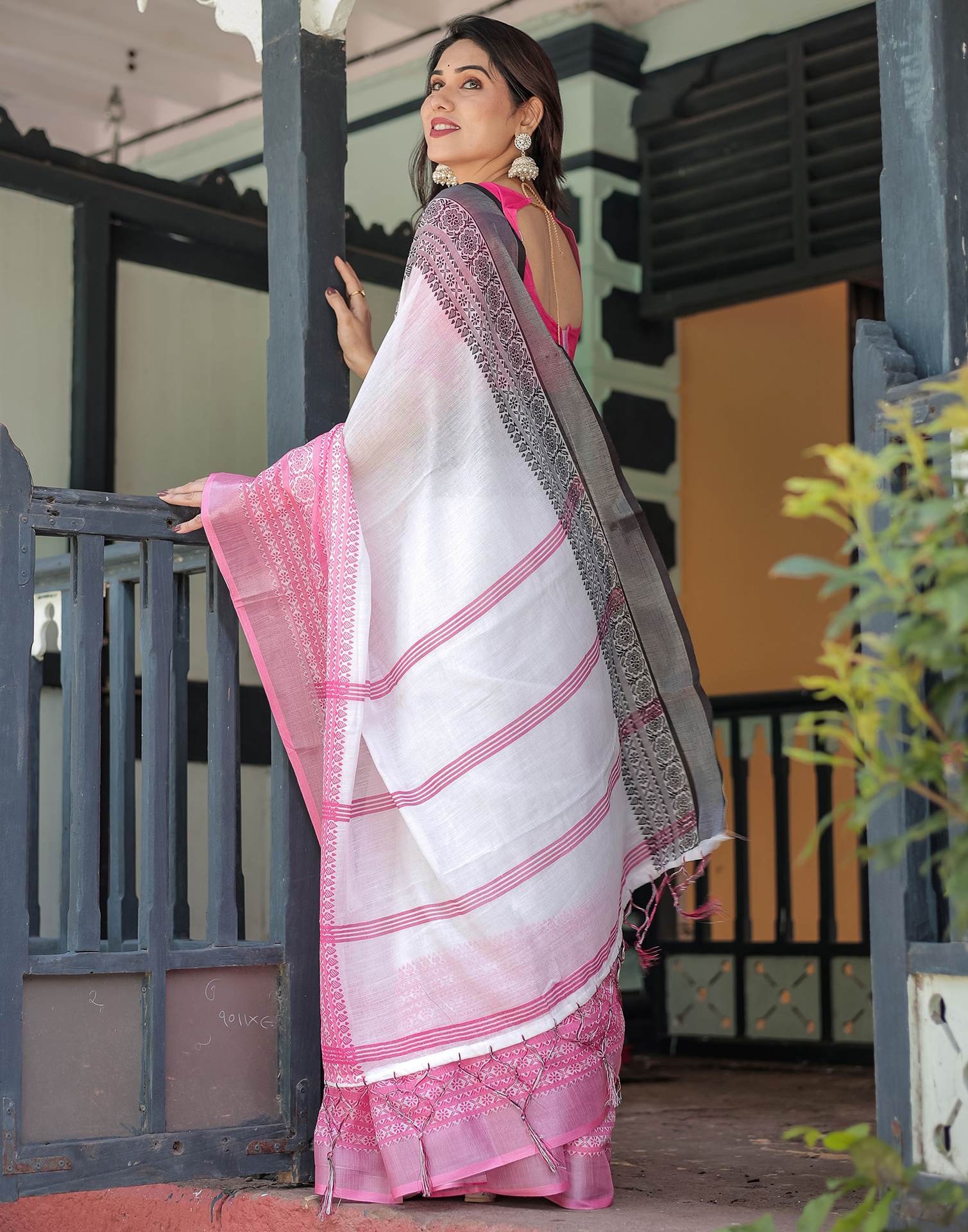 White Linen Printed Saree - Image 6
