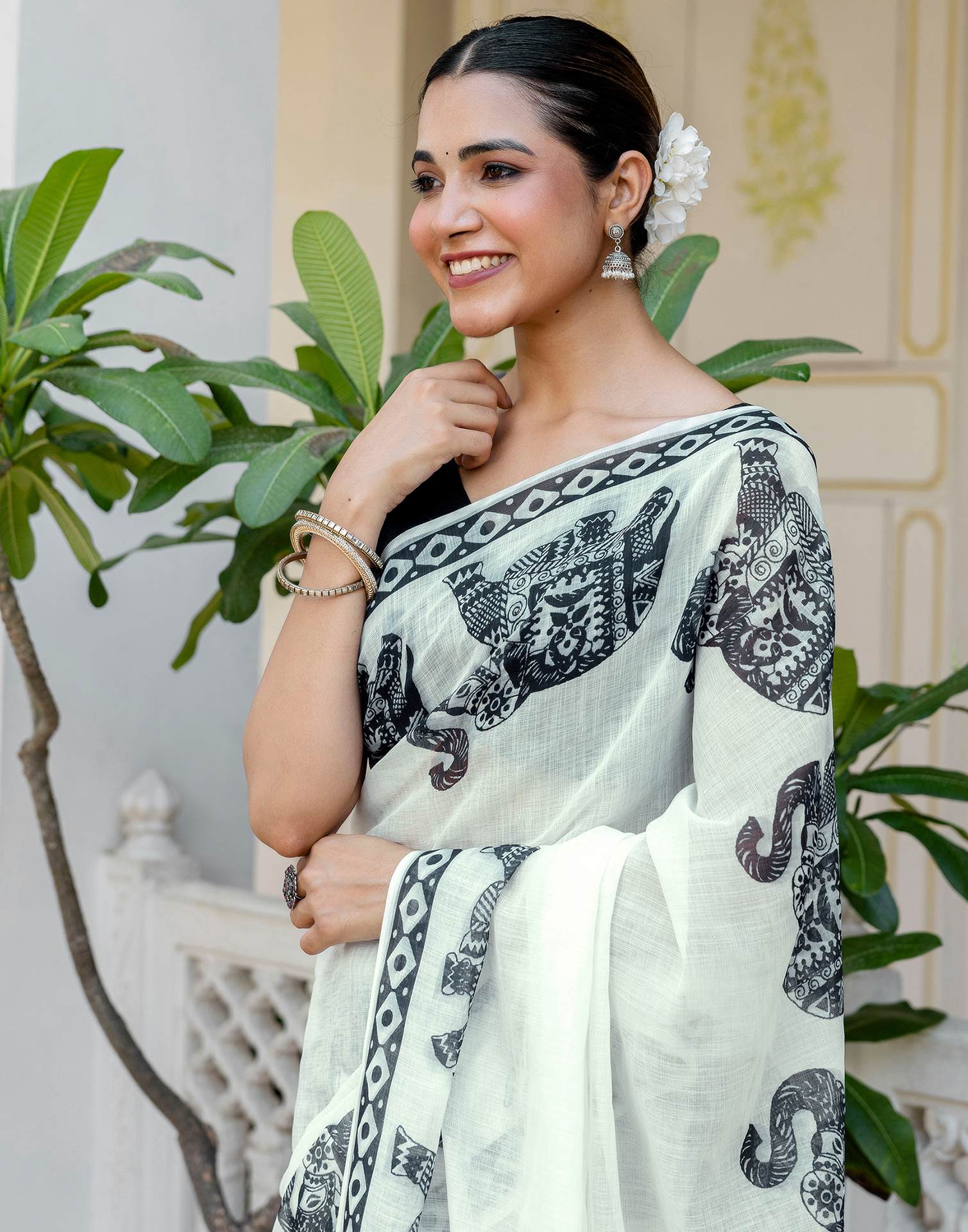 White Linen Printed Saree - Image 4