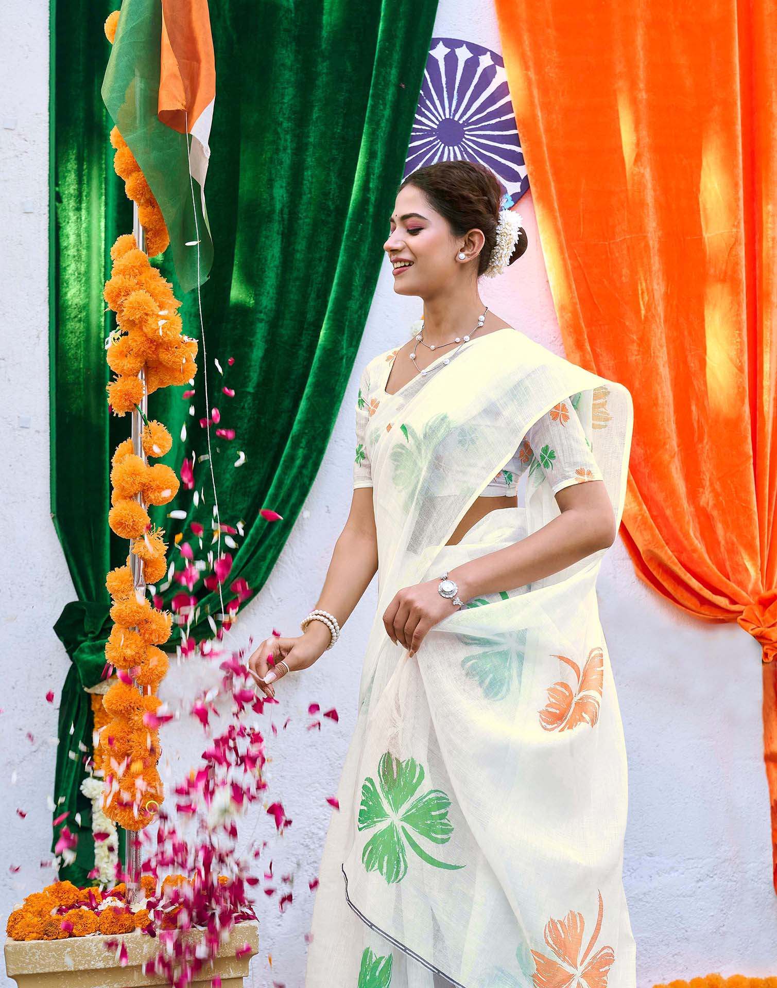 White Linen Printed Saree - Image 4