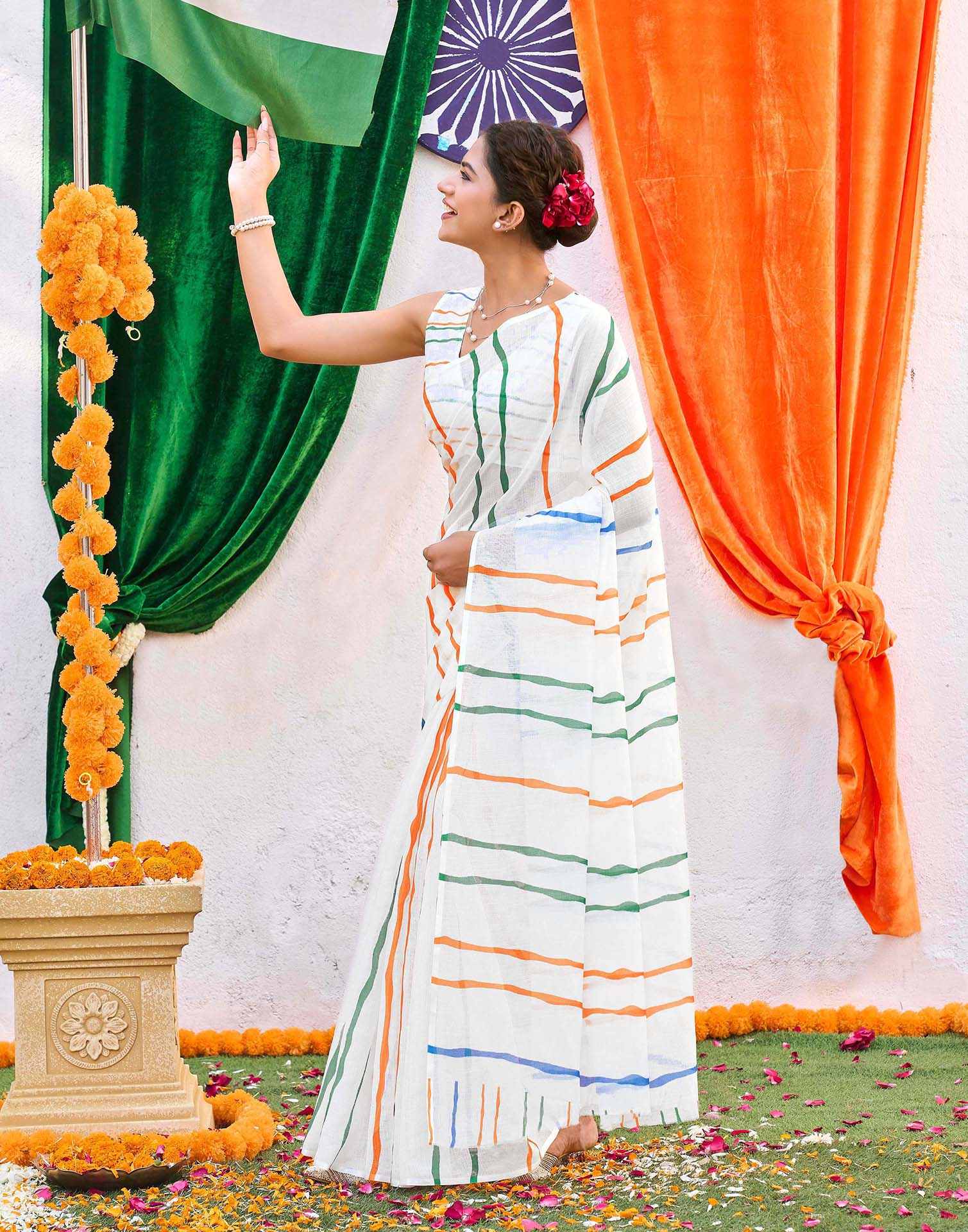 White Linen Printed Saree - Image 4
