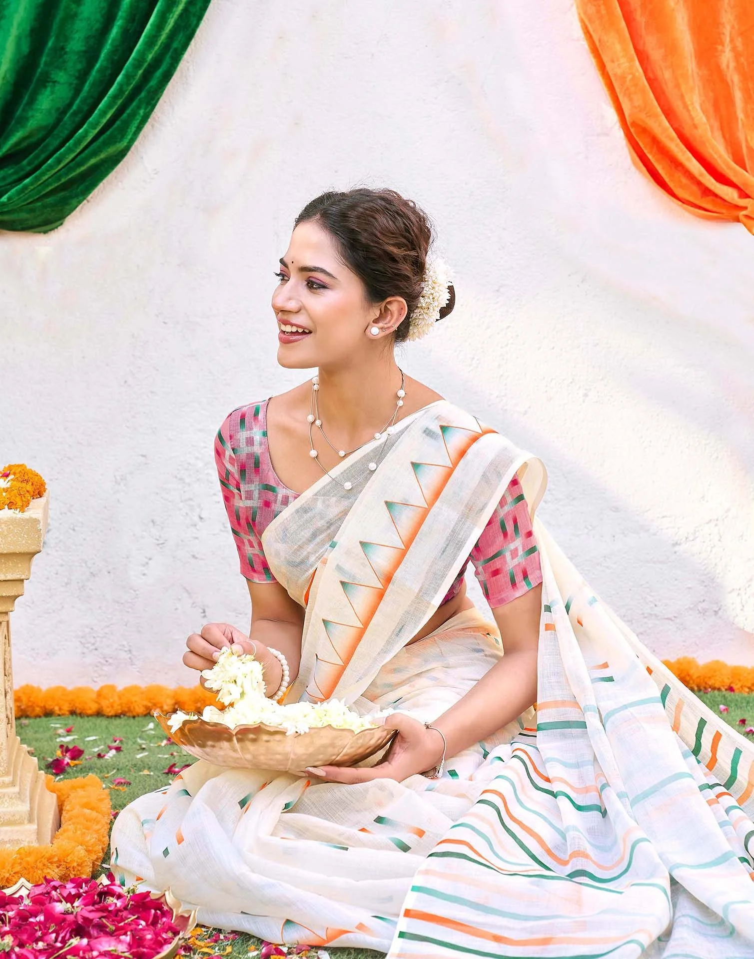 White Linen Printed Saree - Image 2