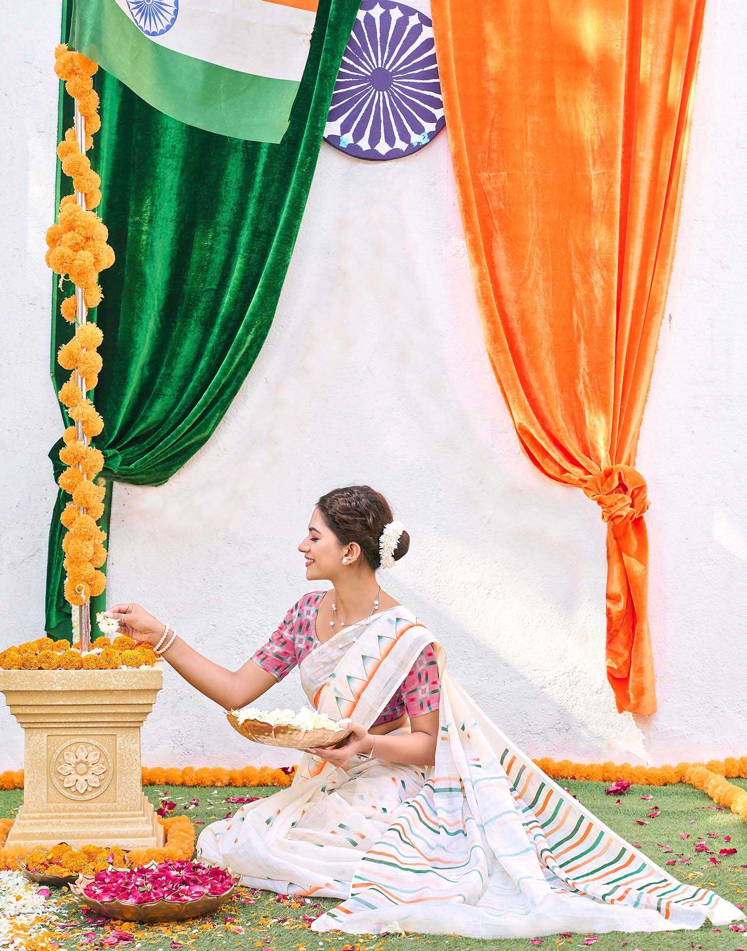 White Linen Printed Saree - Image 5