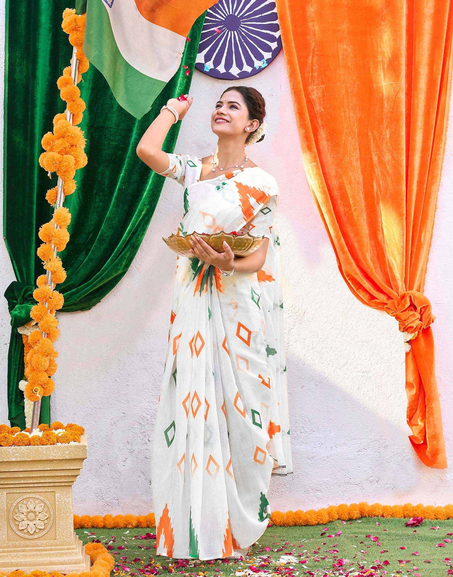 White Linen Printed Saree - Image 5