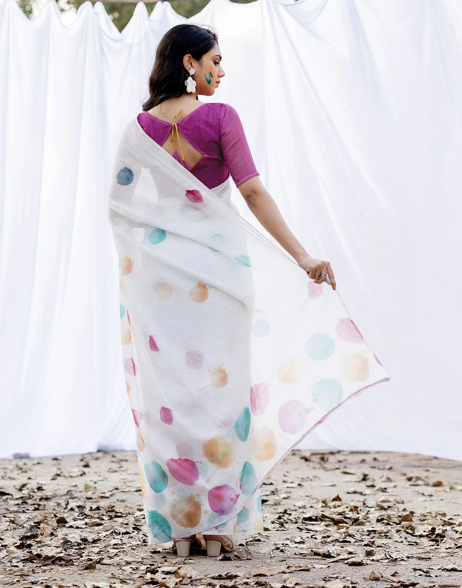 White Linen Printed Saree - Image 6