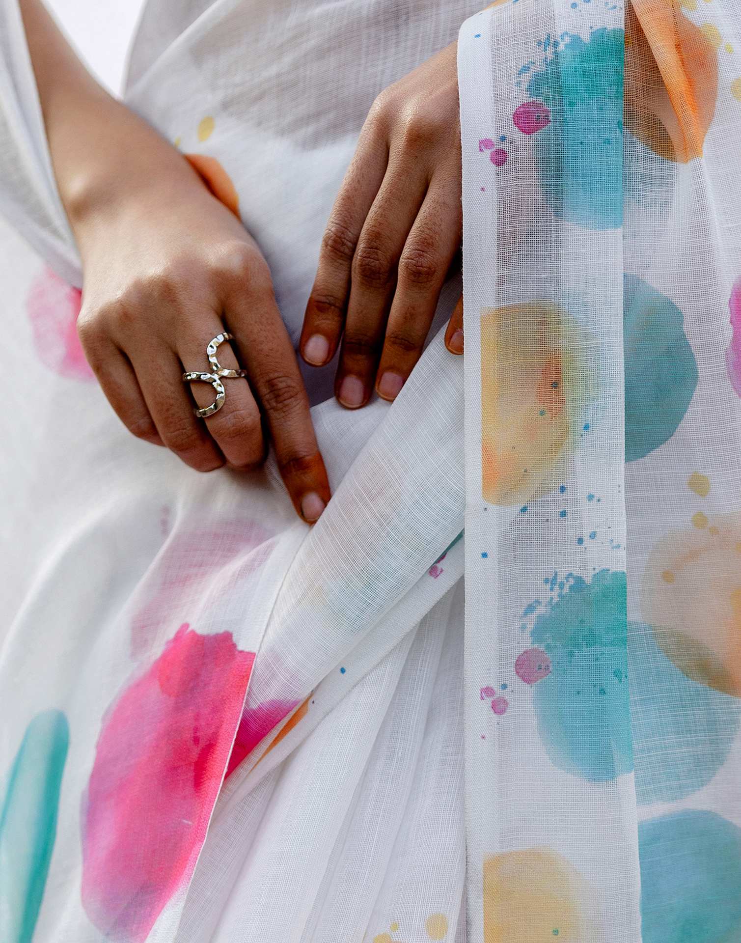 White Linen Printed Saree - Image 8