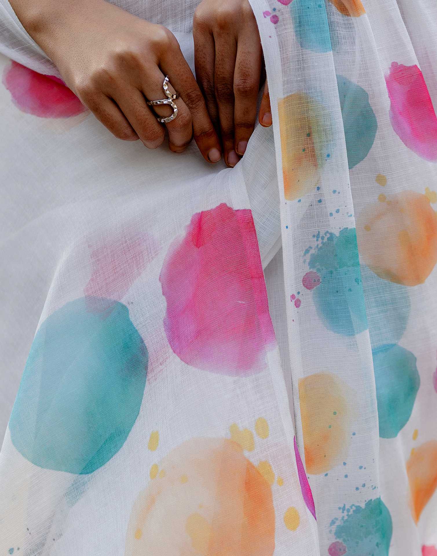 White Linen Printed Saree - Image 9