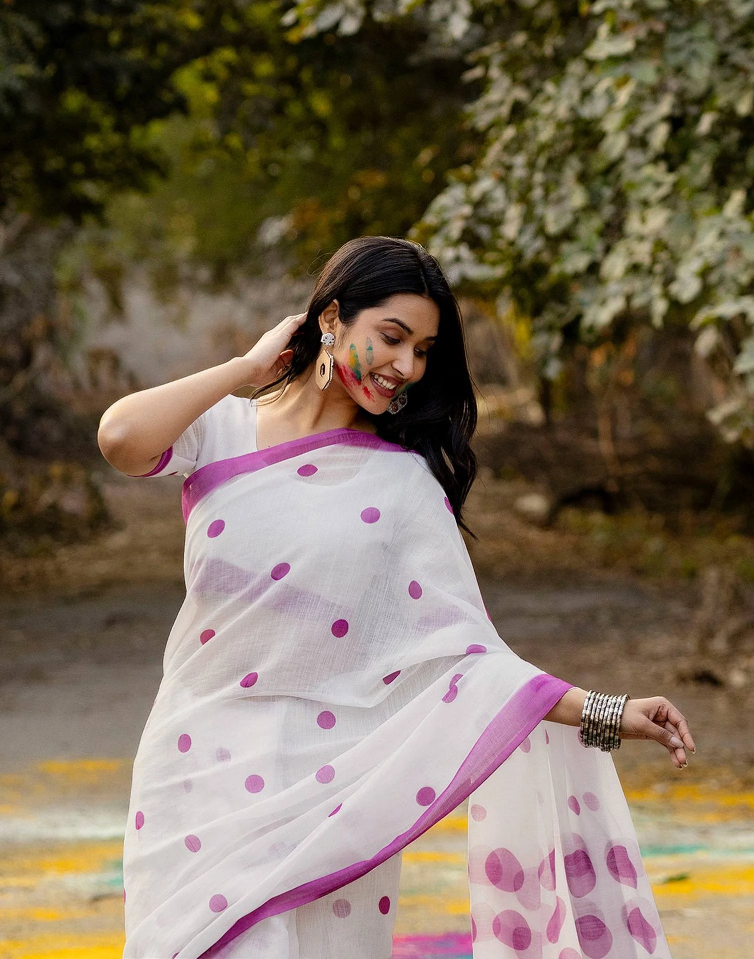 White Linen Printed Saree - Image 3