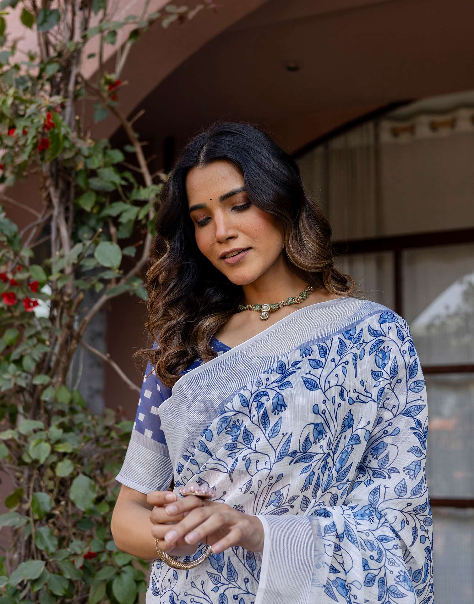 White Linen Printed Saree - Image 4