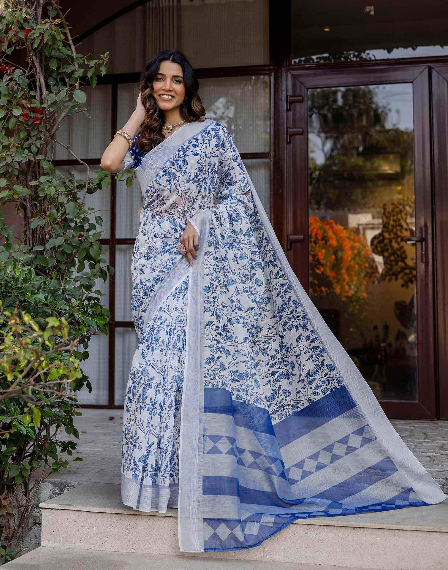 White Linen Printed Saree - Image 5