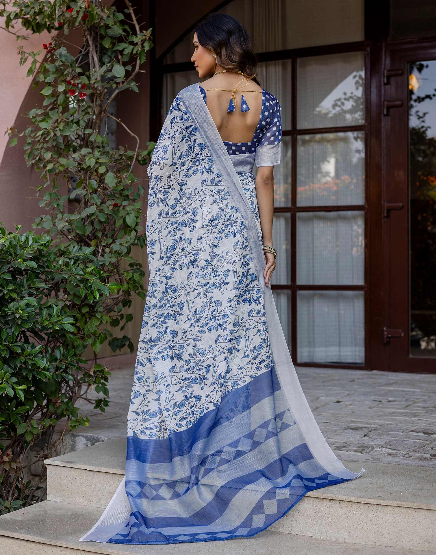 White Linen Printed Saree - Image 7