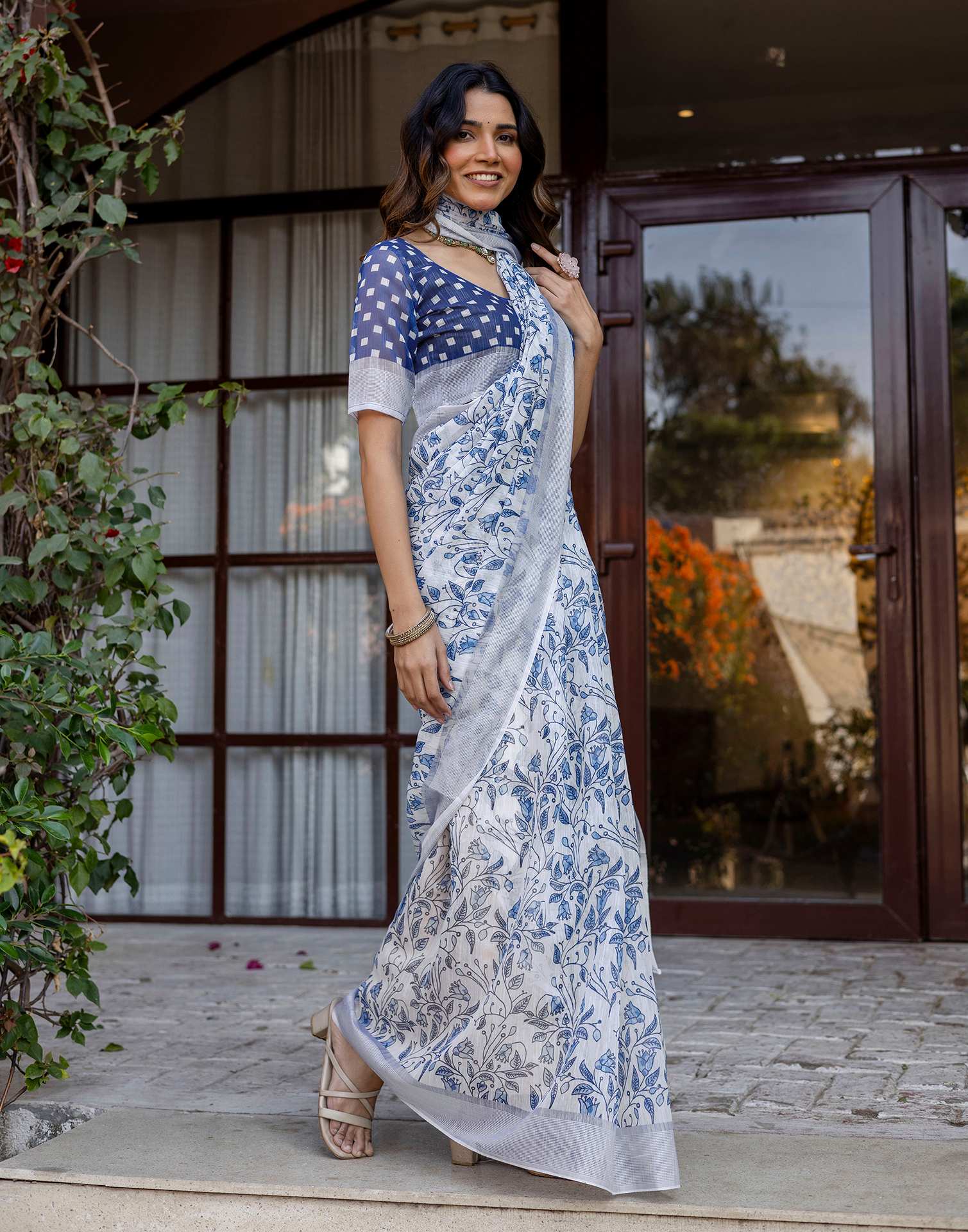White Linen Printed Saree - Image 8