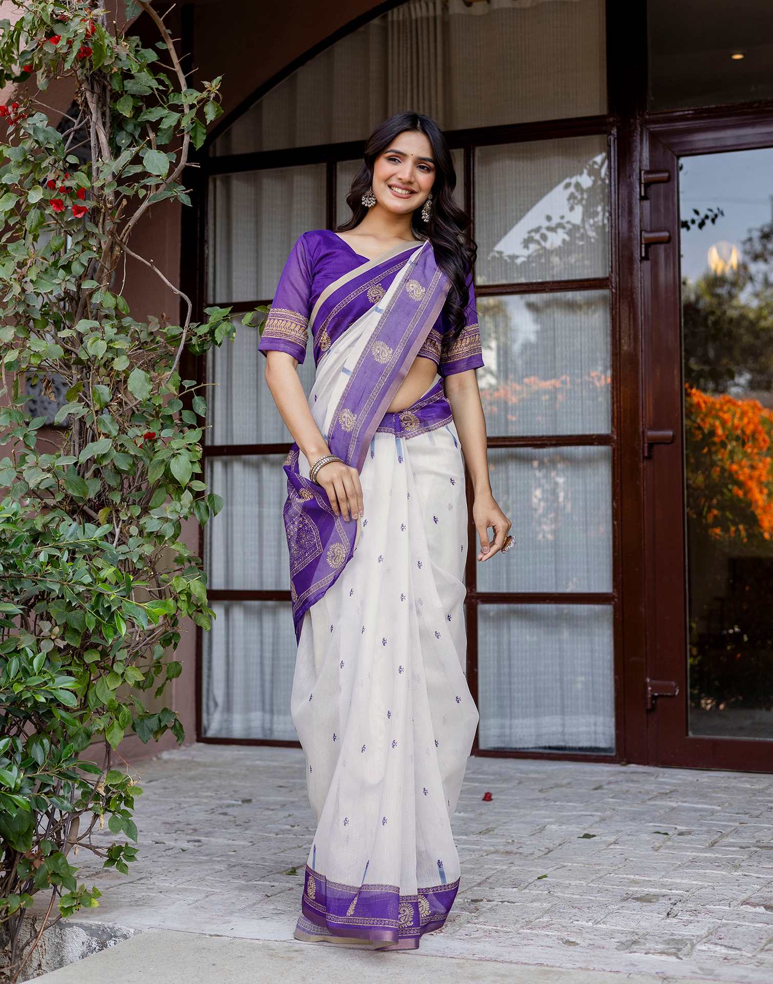 White Linen Printed Saree - Image 9