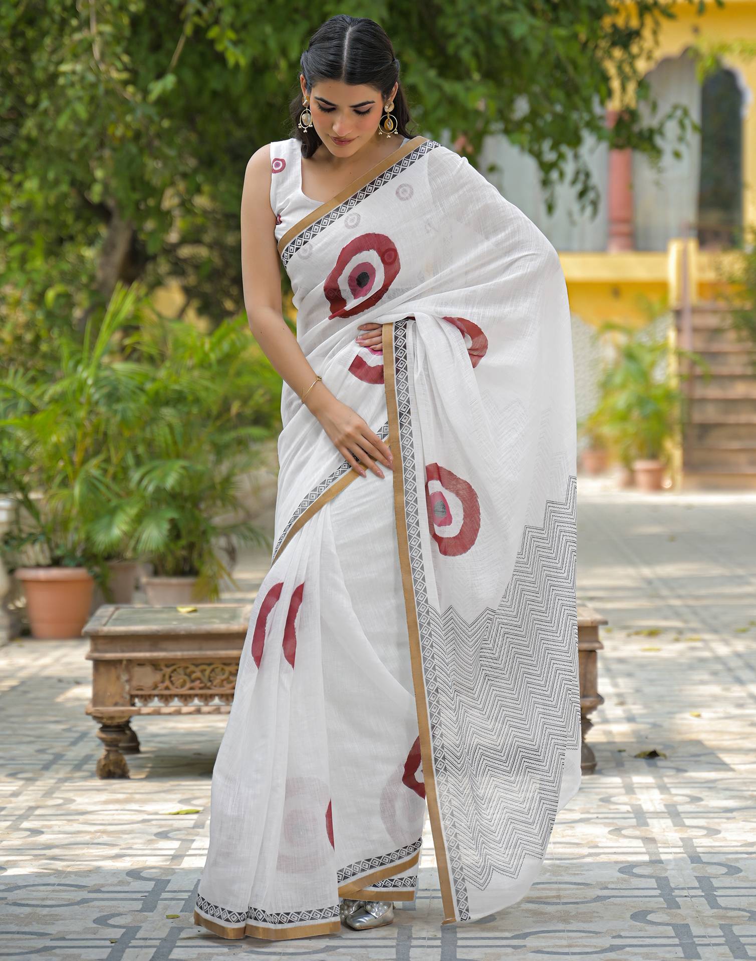 White Linen Printed Saree - Image 9