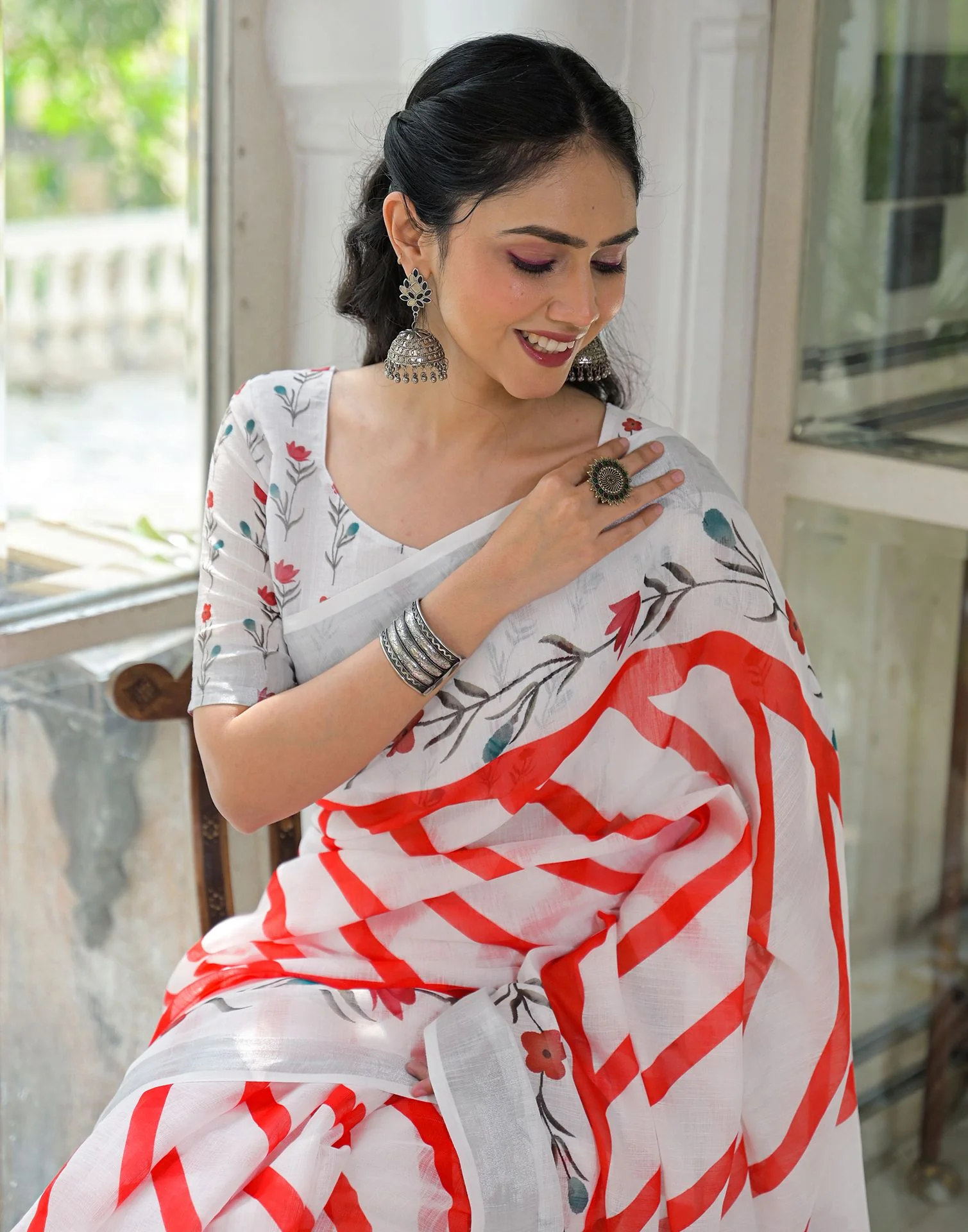 White Linen Printed Saree - Image 4