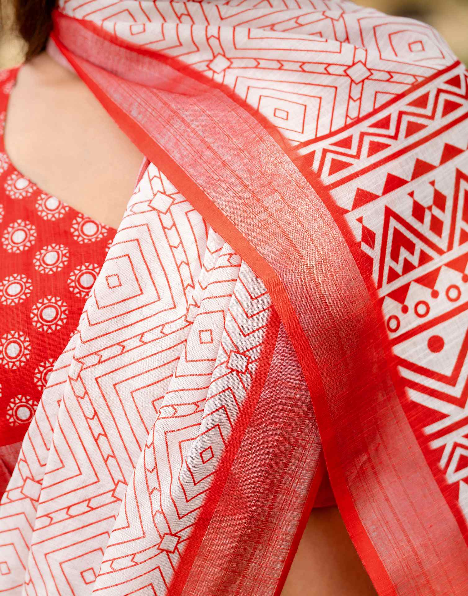 White Linen Printed Saree - Image 14