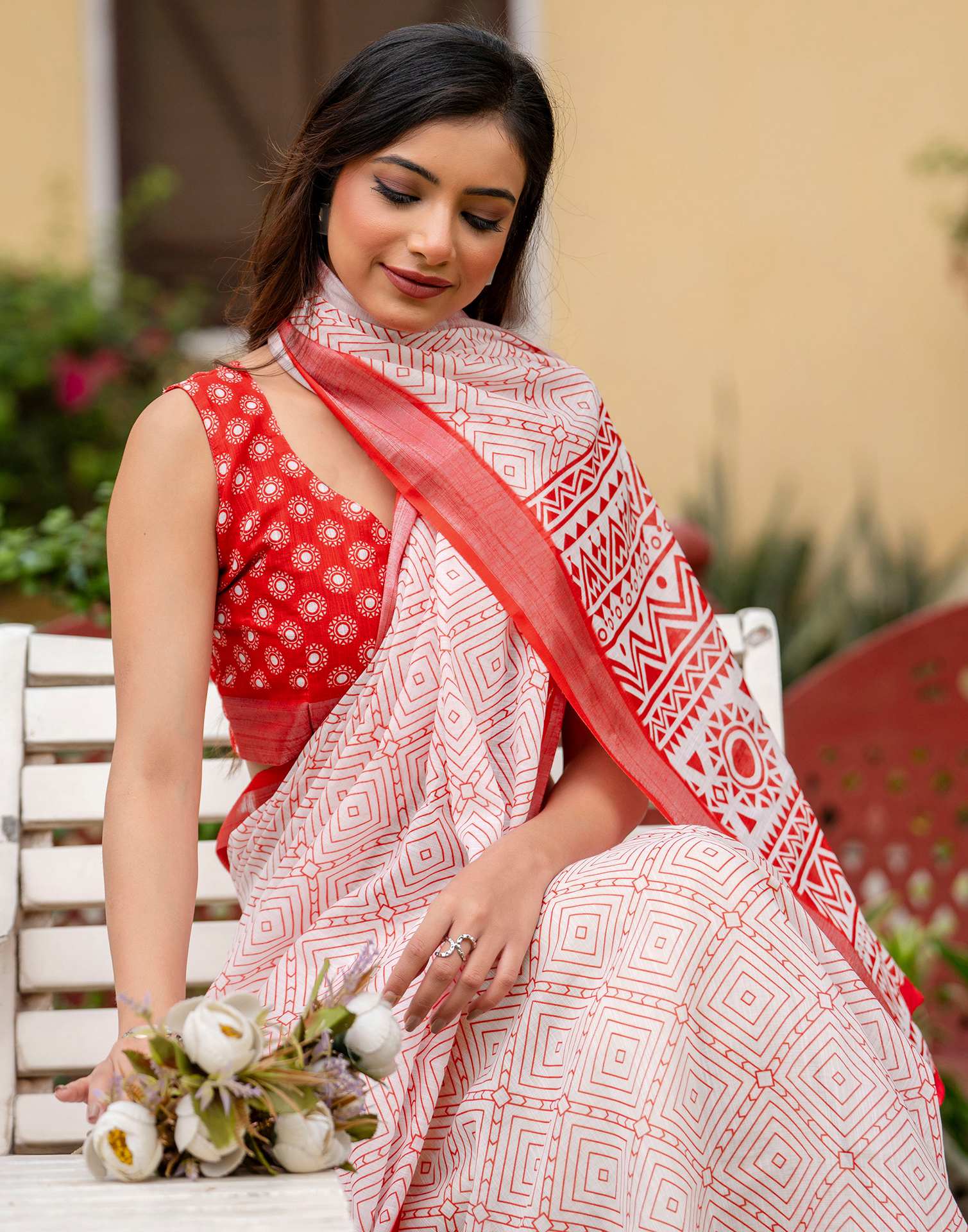 White Linen Printed Saree - Image 4