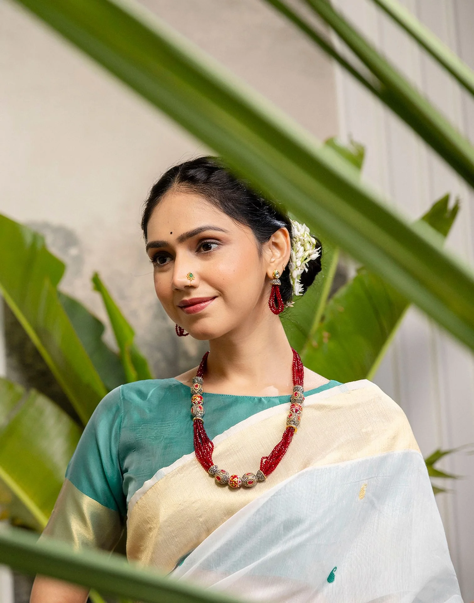 White Linen Woven Saree - Image 5