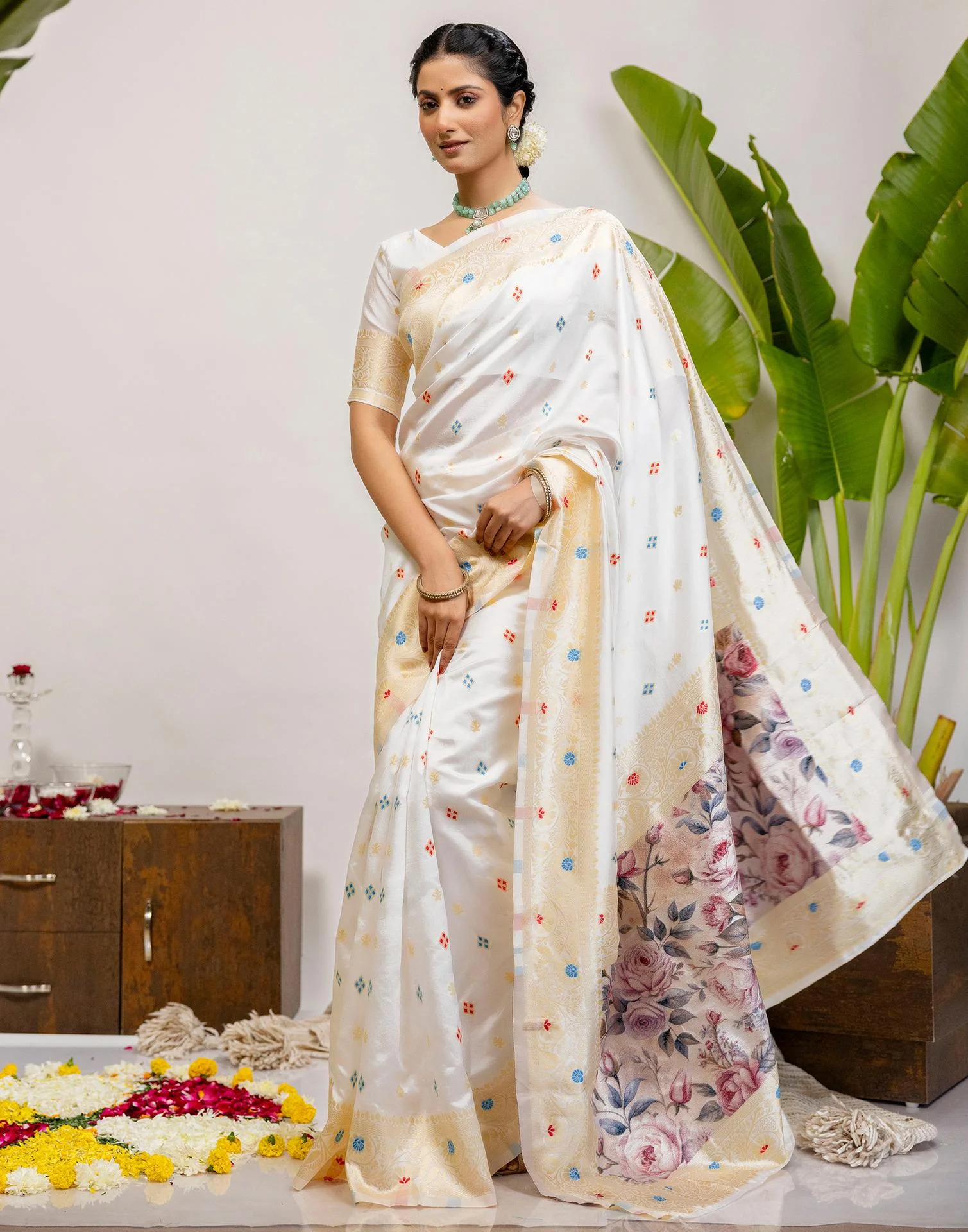 White Silk Woven Banarasi Saree - Image 8