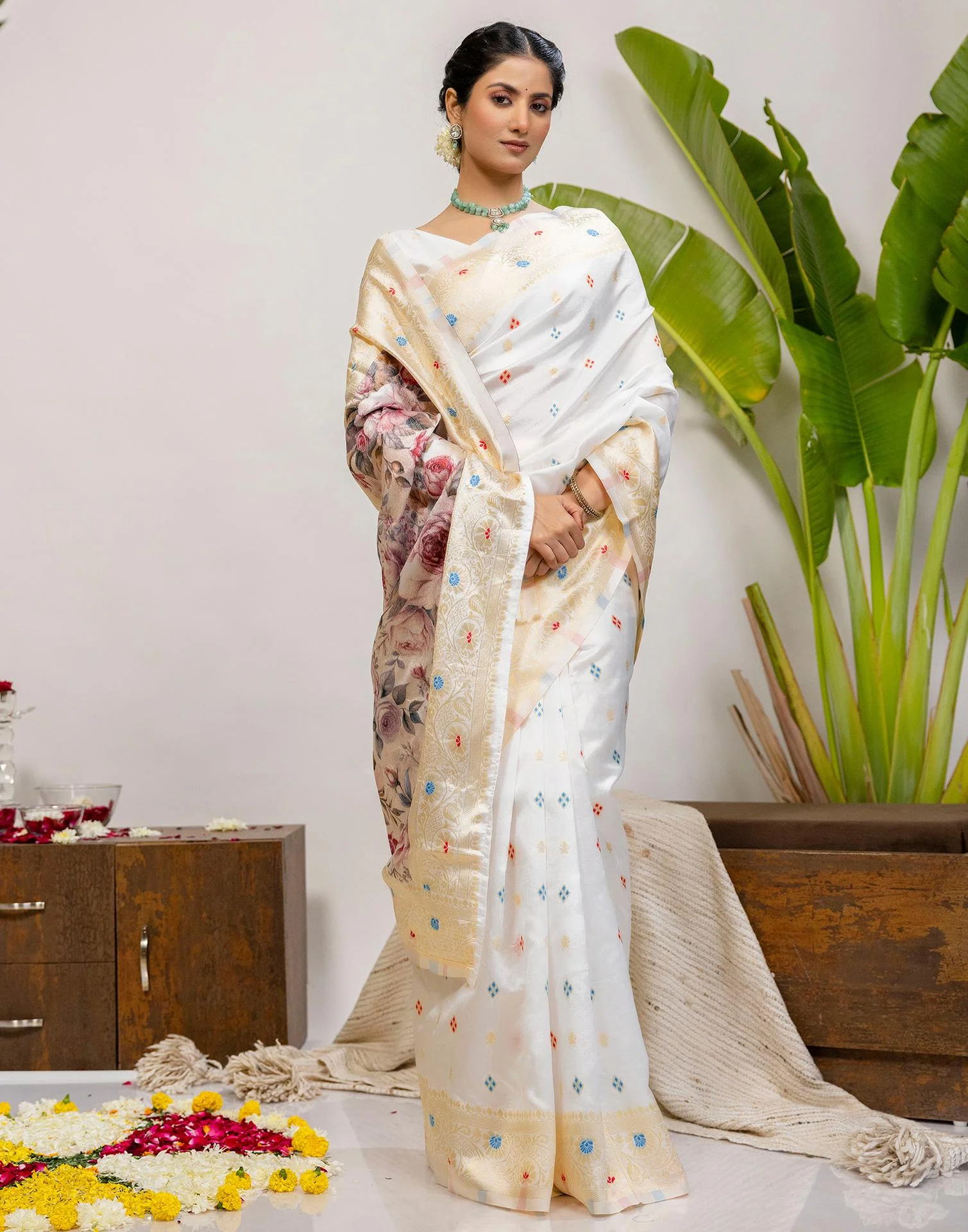 White Silk Woven Banarasi Saree - Image 9