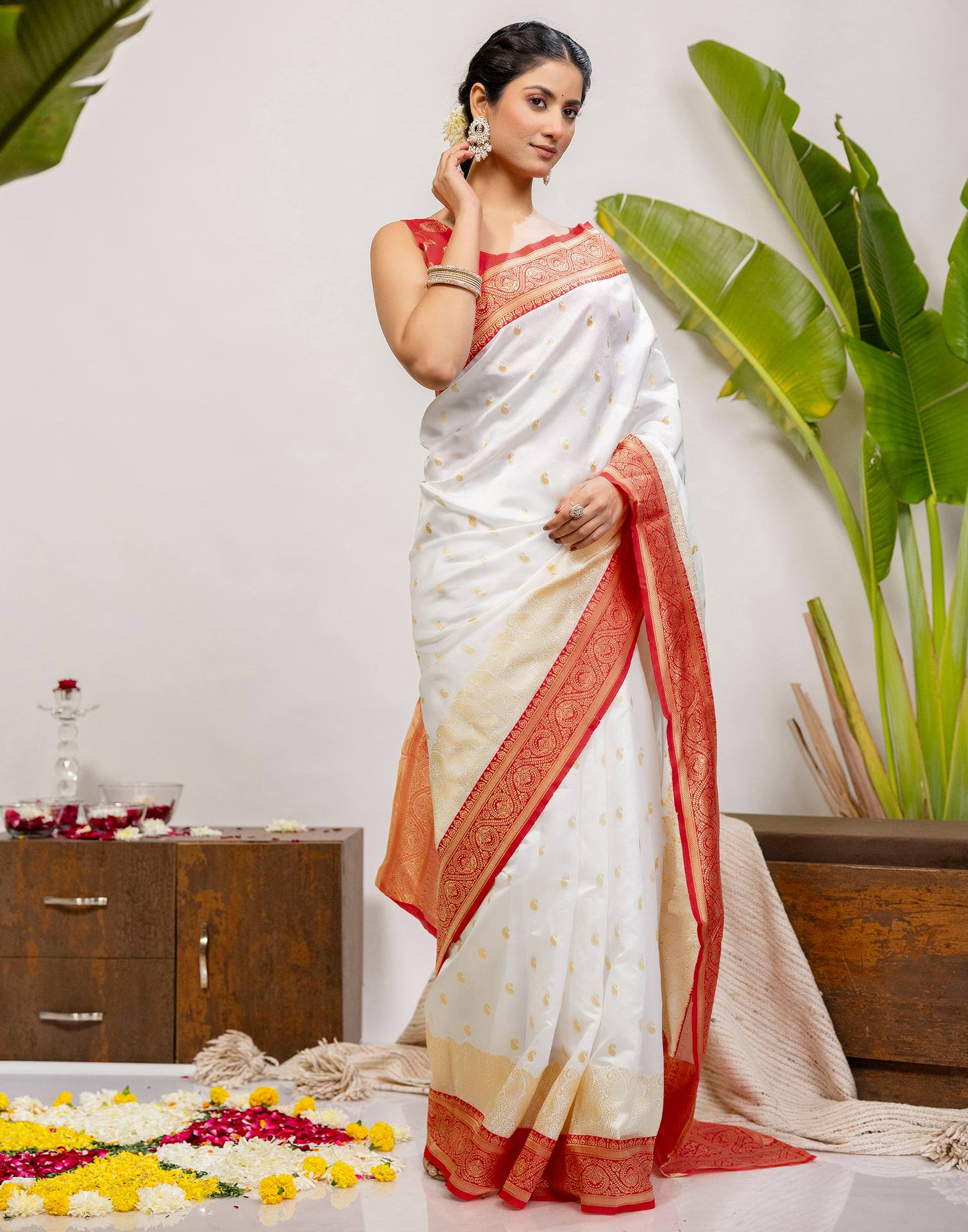White Silk Woven Kanjivaram Saree - Image 5