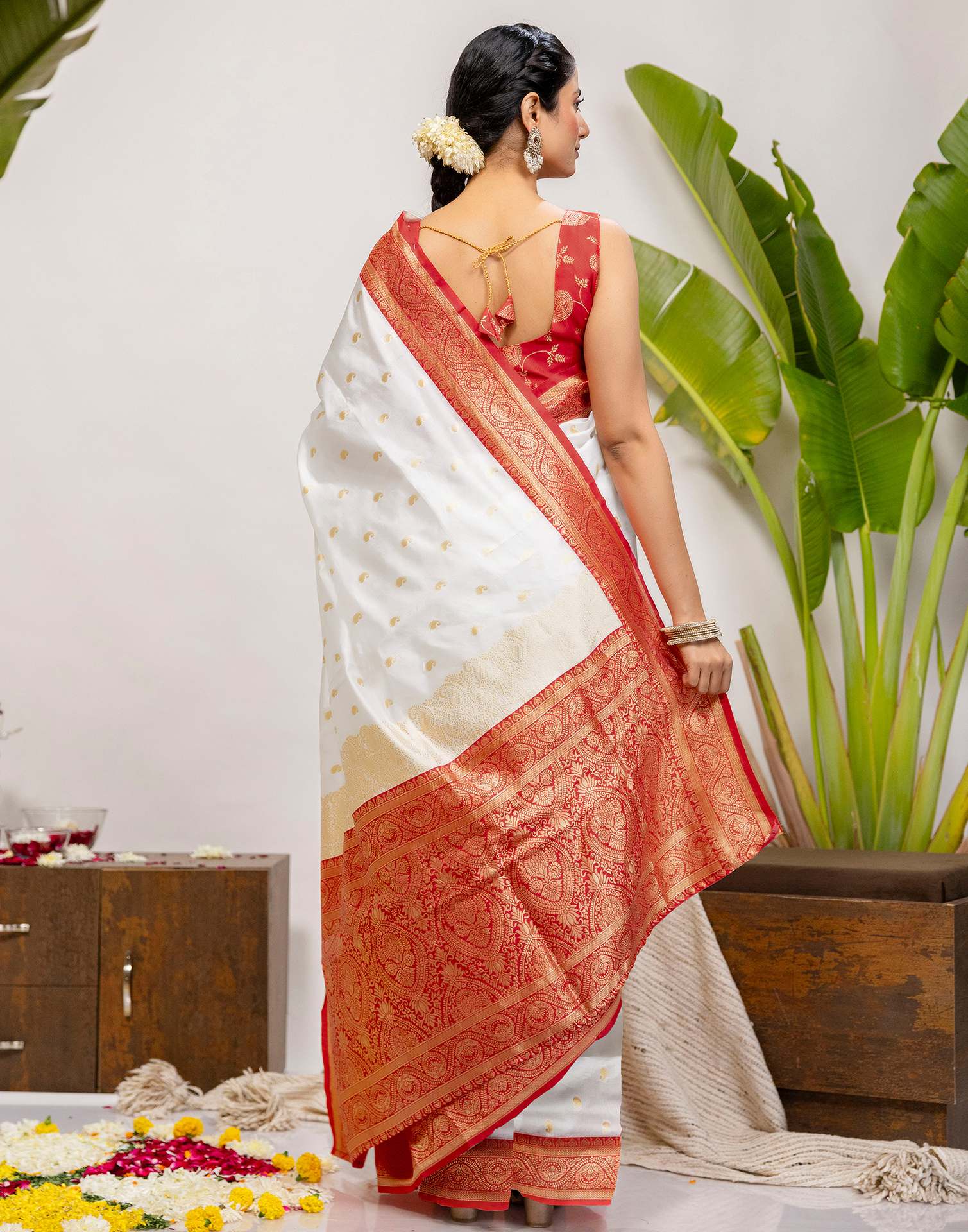 White Silk Woven Kanjivaram Saree - Image 6