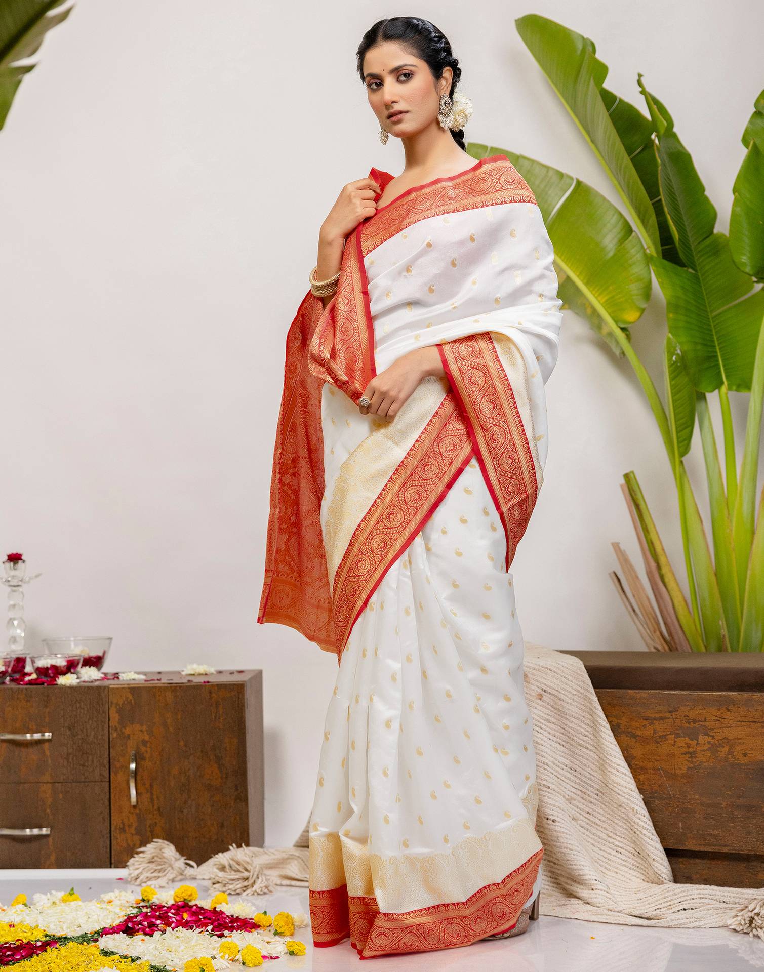 White Silk Woven Kanjivaram Saree - Image 7