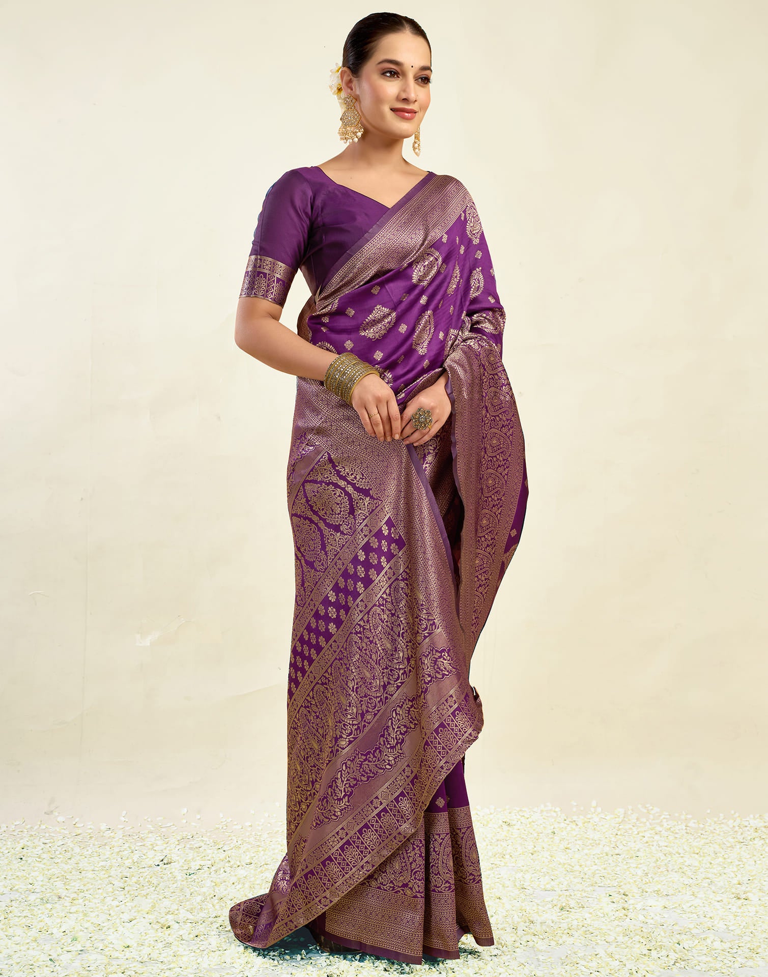 Wine Silk Blend Woven Banarasi Saree - Image 5