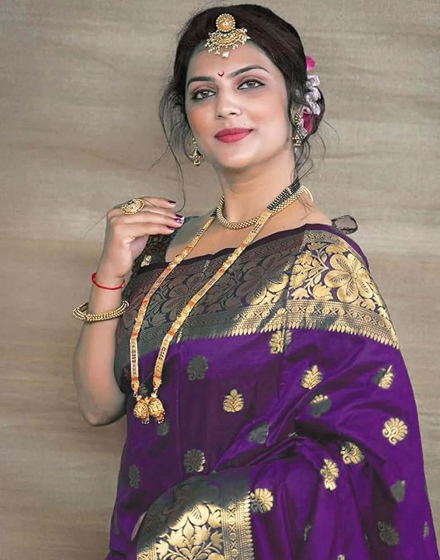 Wine Silk Woven Banarasi Saree - Image 4