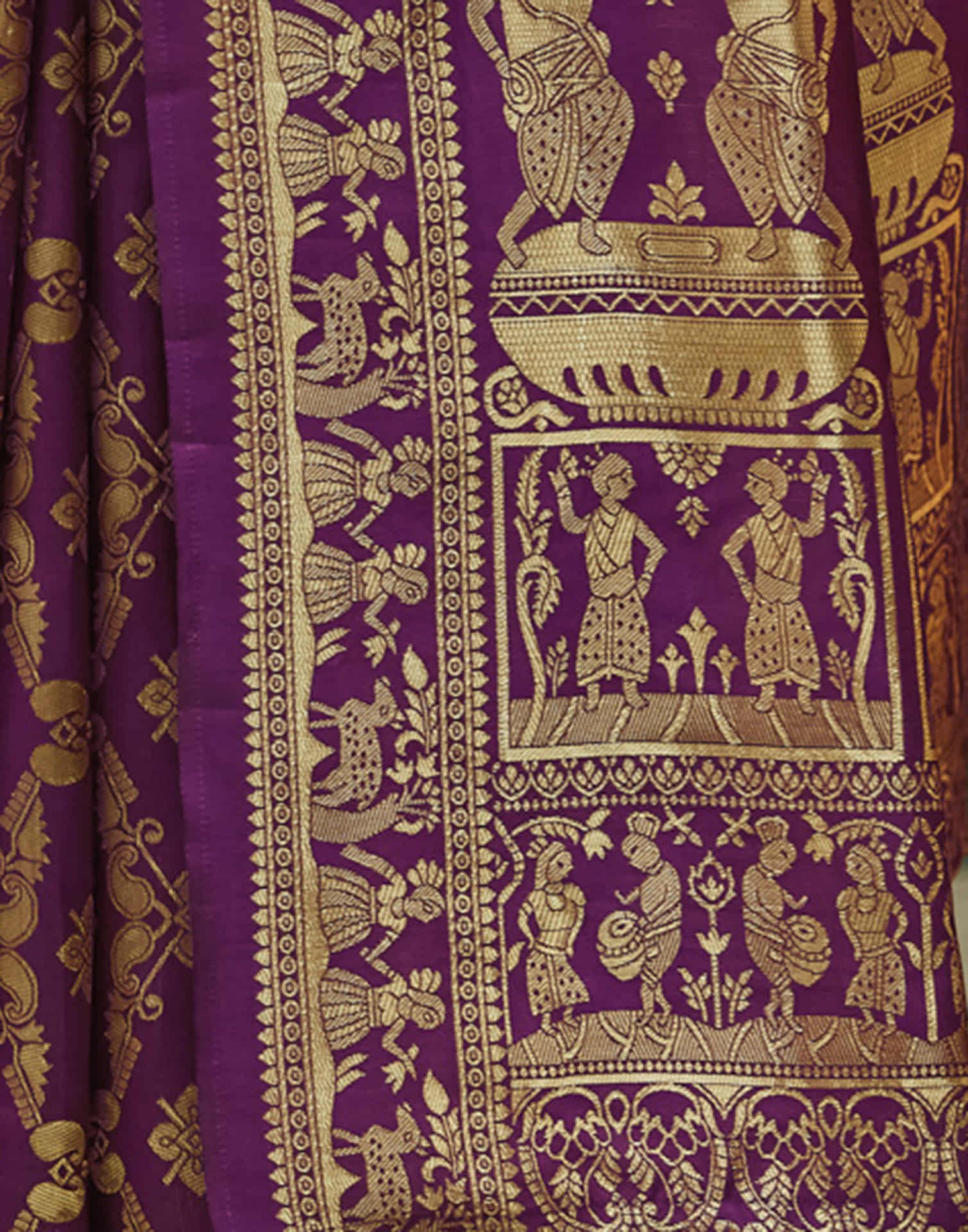 Wine Silk Woven Banarasi Saree - Image 8