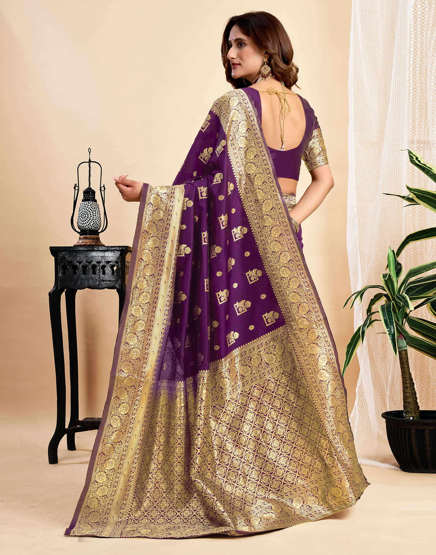 Wine Silk Woven Banarasi Saree - Image 6