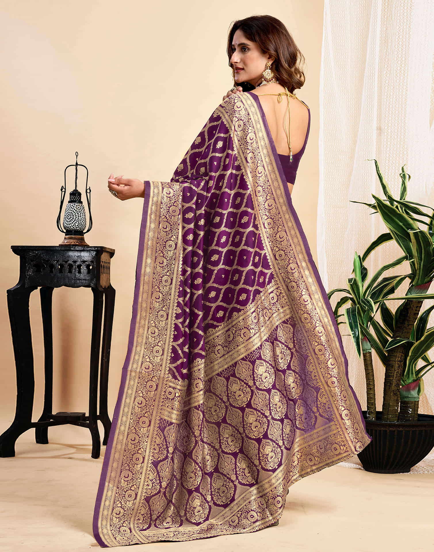 Wine Silk Woven Banarasi Saree - Image 5