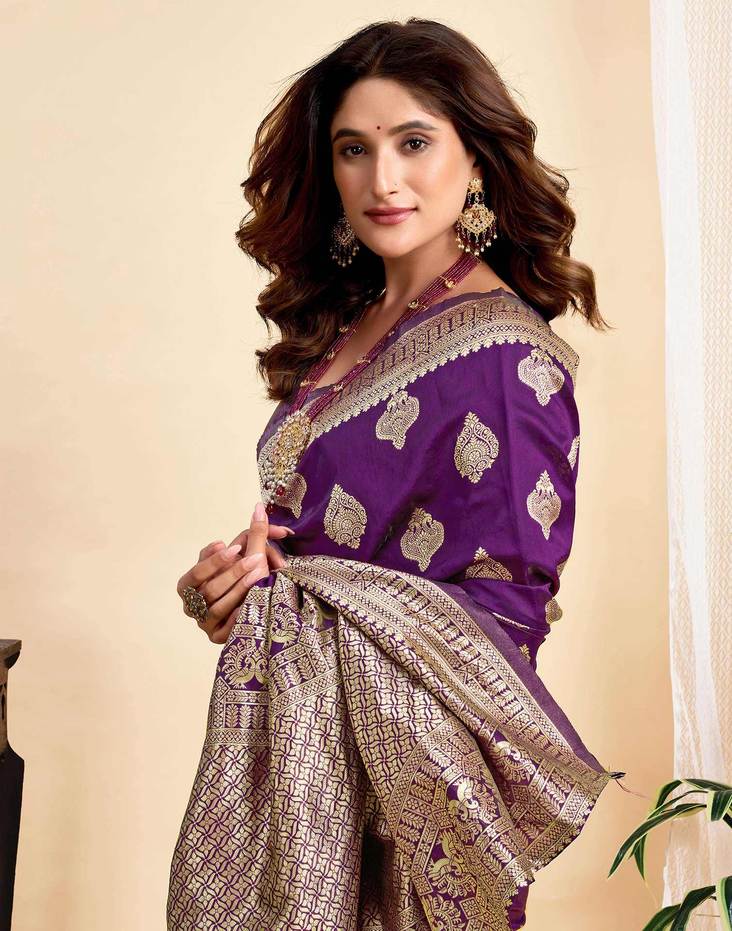 Wine Silk Woven Banarasi Saree - Image 2