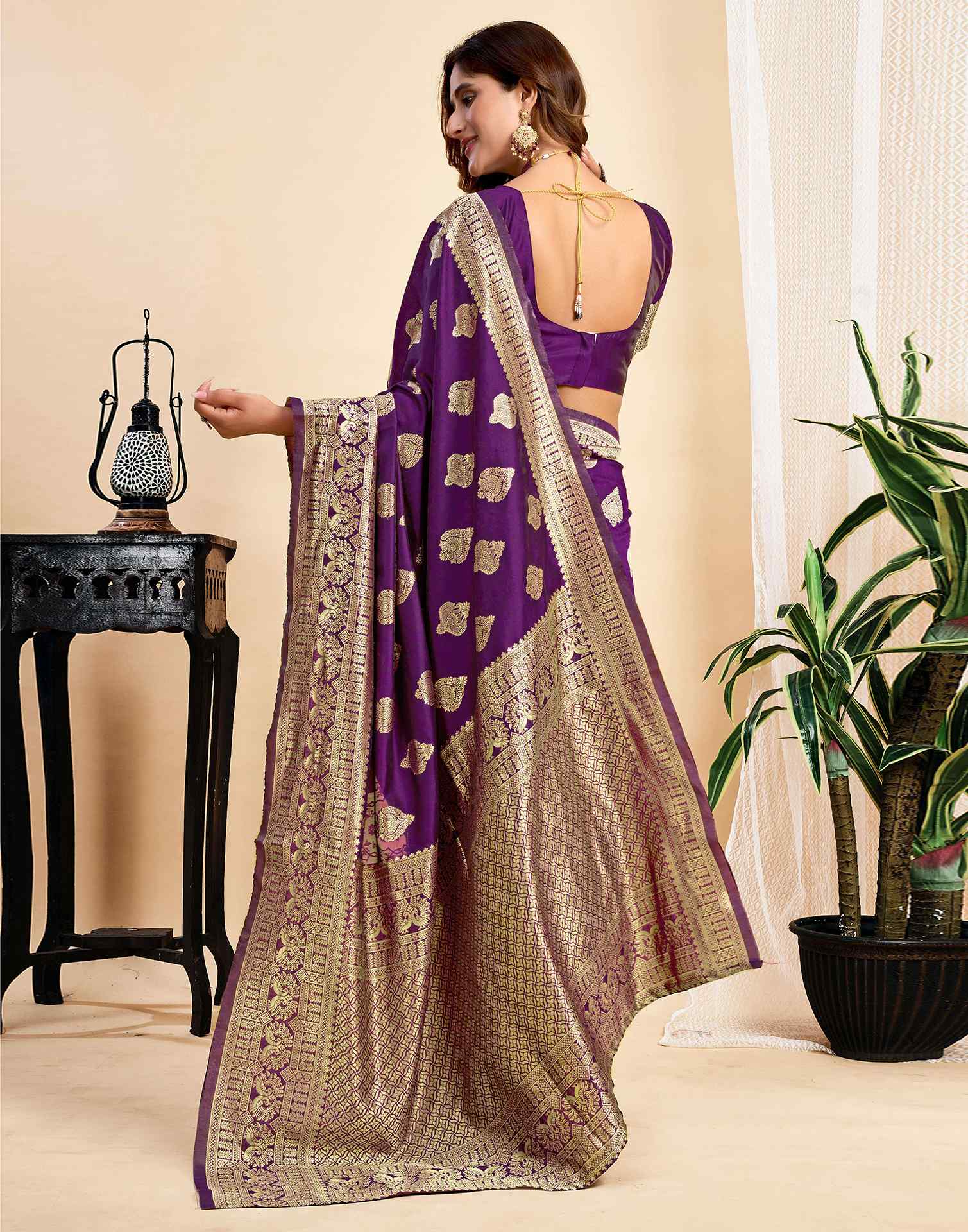 Wine Silk Woven Banarasi Saree - Image 6