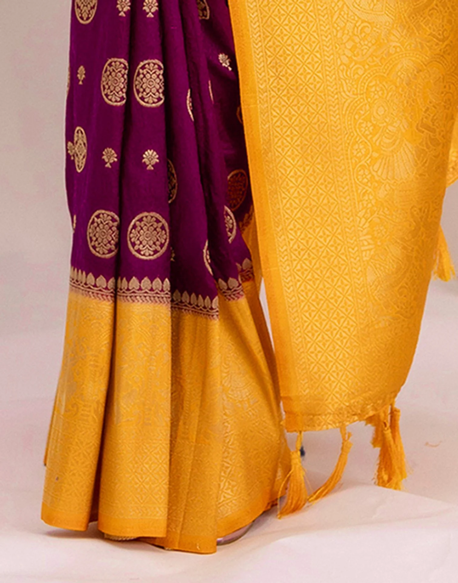 Wine Silk Woven Kanjivaram Saree - Image 9