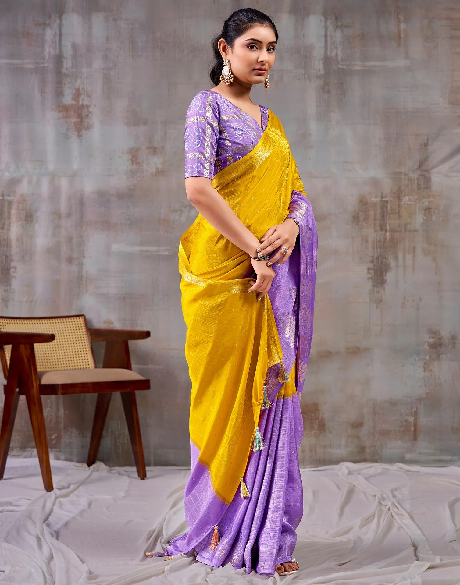 Yellow Chinnon Chiffon Woven Saree - Image 4