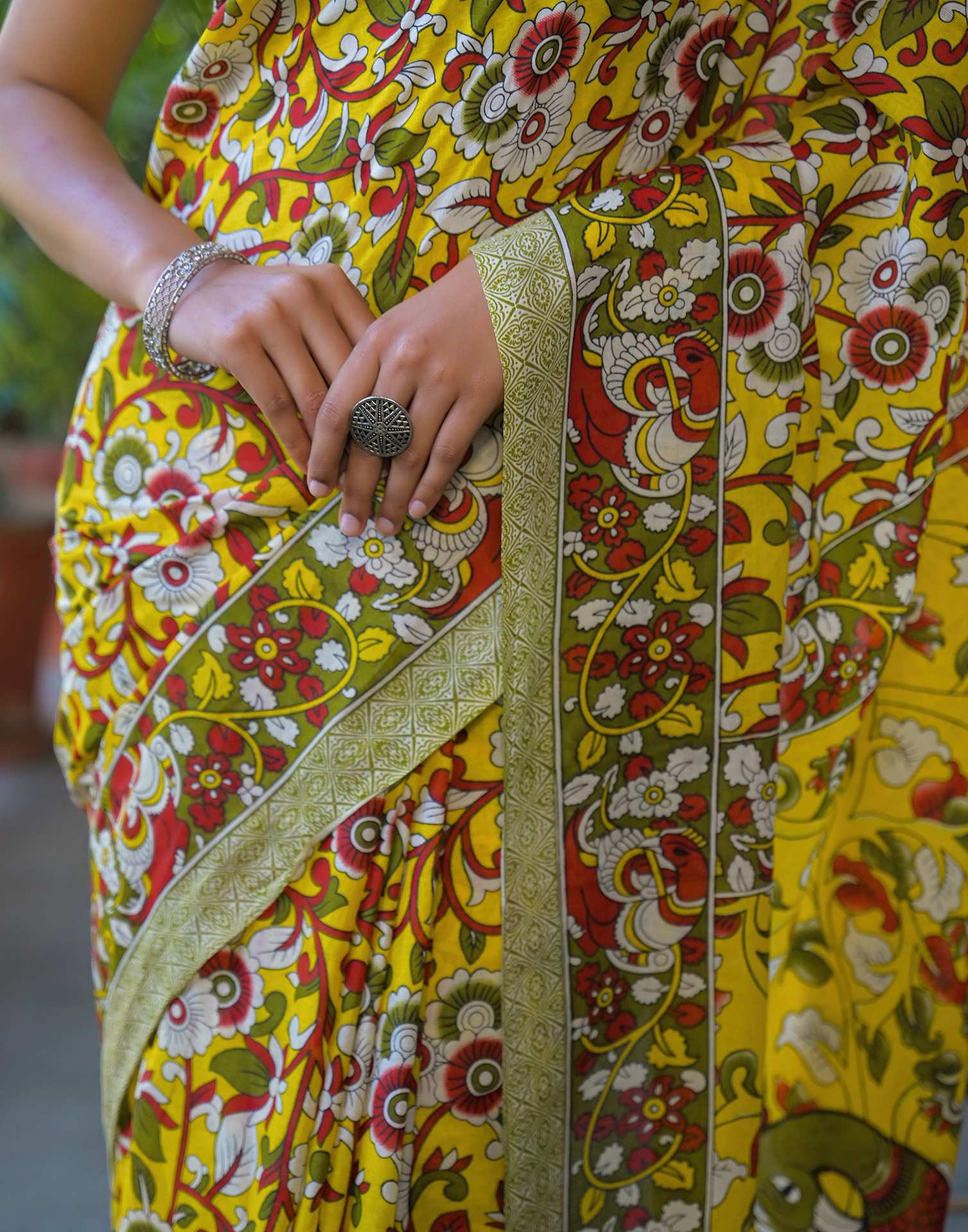 Yellow Cotton Floral Printed Saree - Image 9